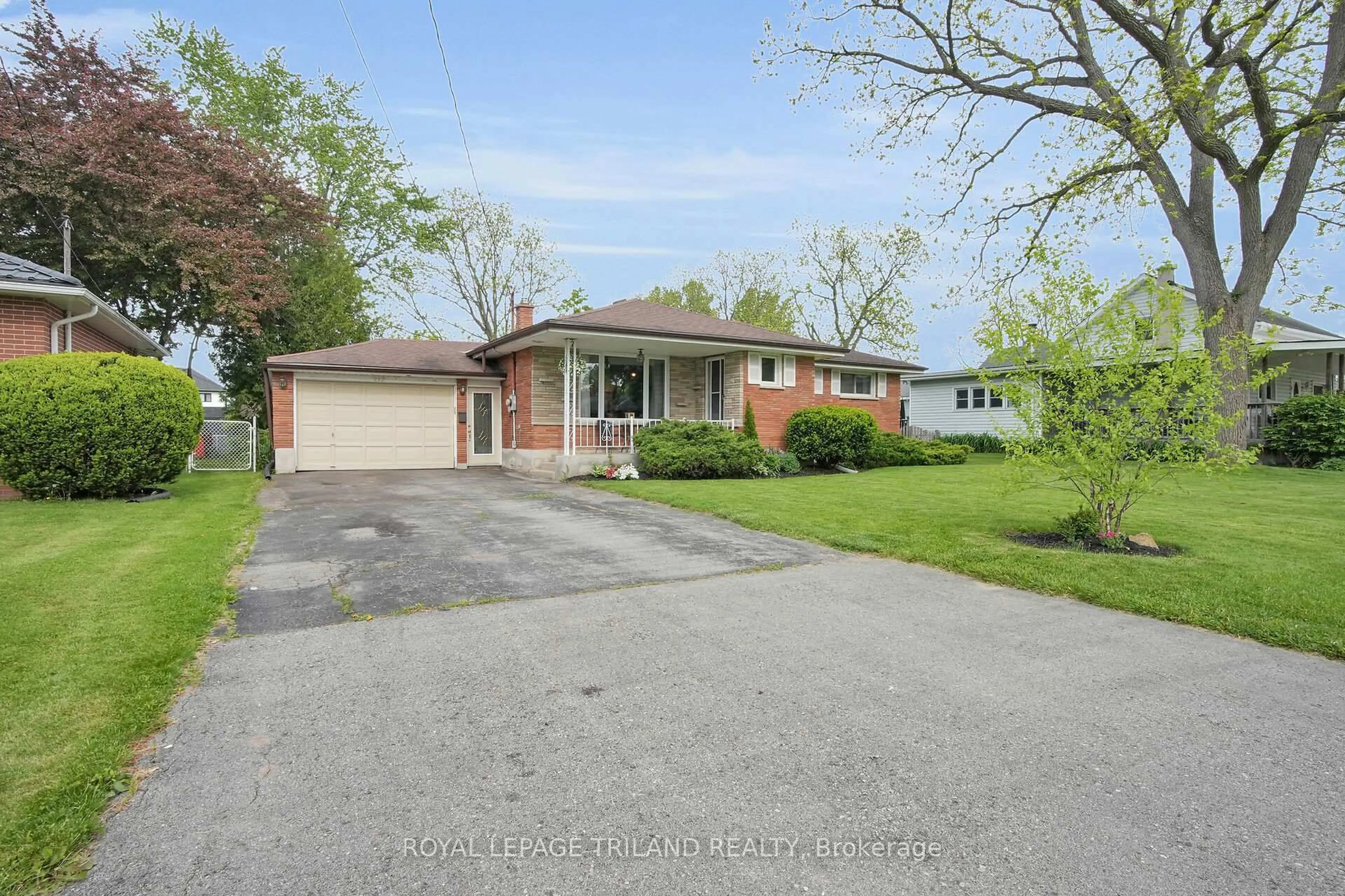 Home with brick exterior material, street for 212 West St, Central Elgin Ontario N0L 1B0