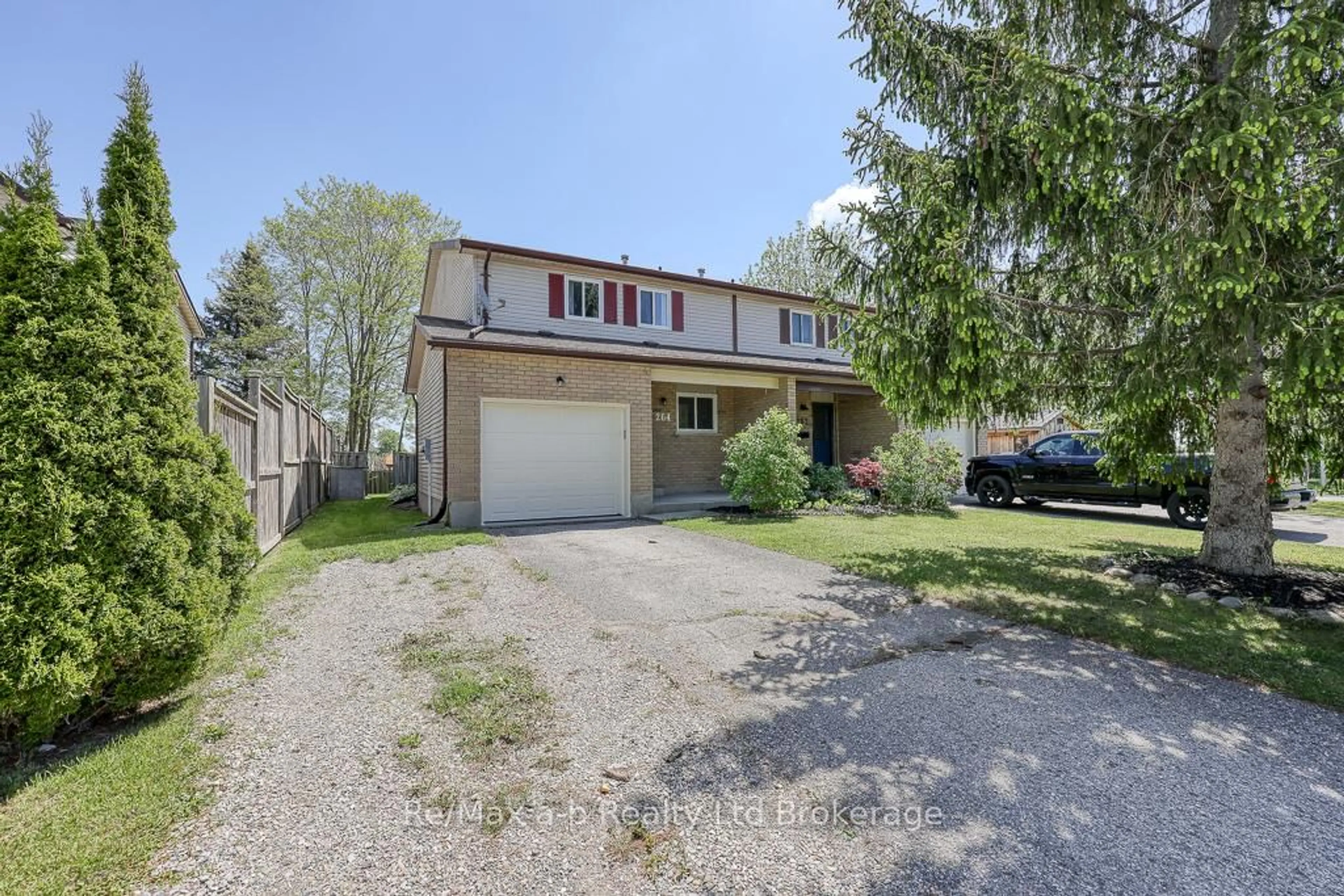 A pic from outside/outdoor area/front of a property/back of a property/a pic from drone, street for 264 Beckett Rd, Ingersoll Ontario N5C 3X6