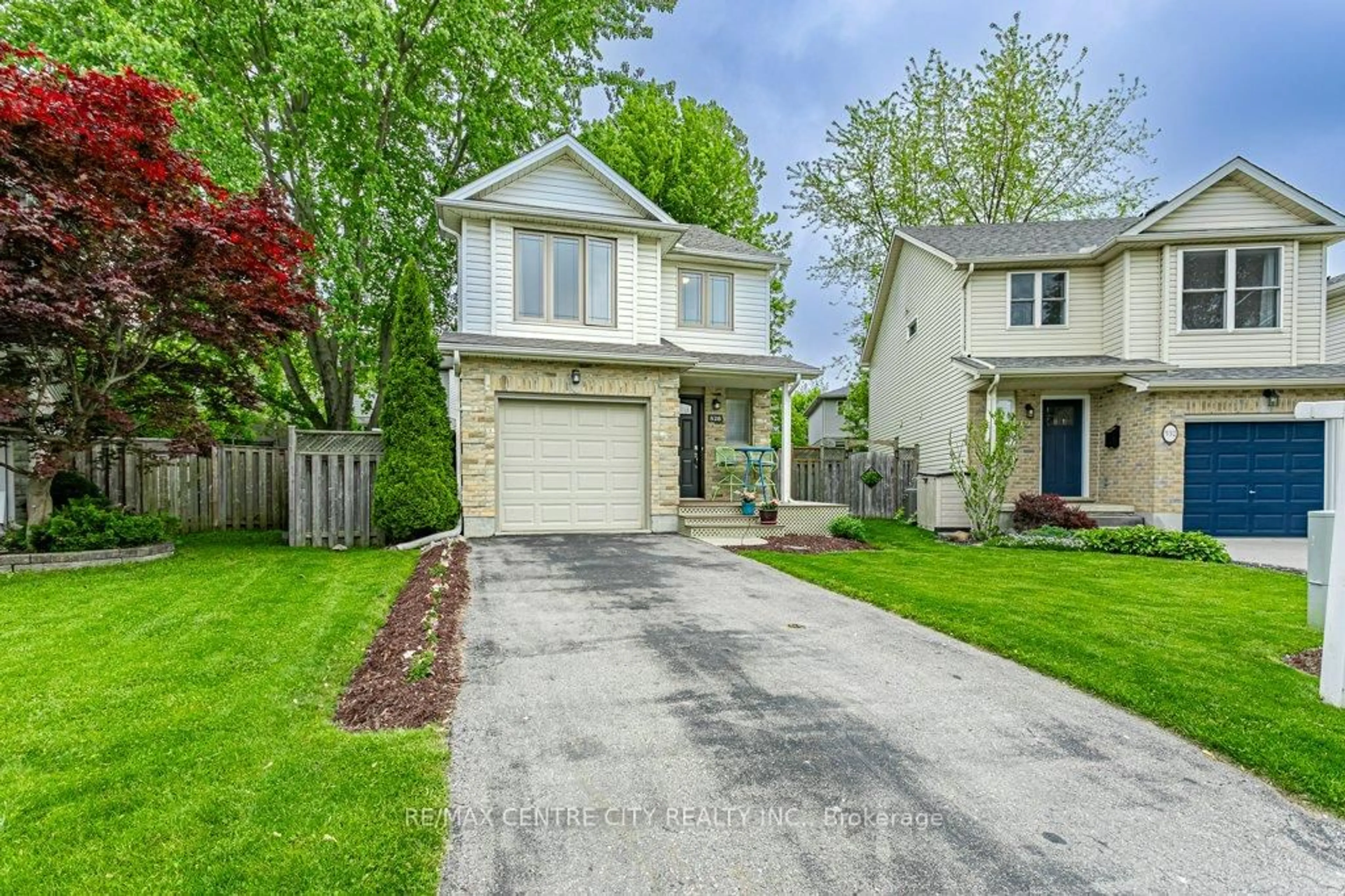 Home with vinyl exterior material, street for 528 Sprucewood Dr, London North Ontario N5X 4J5