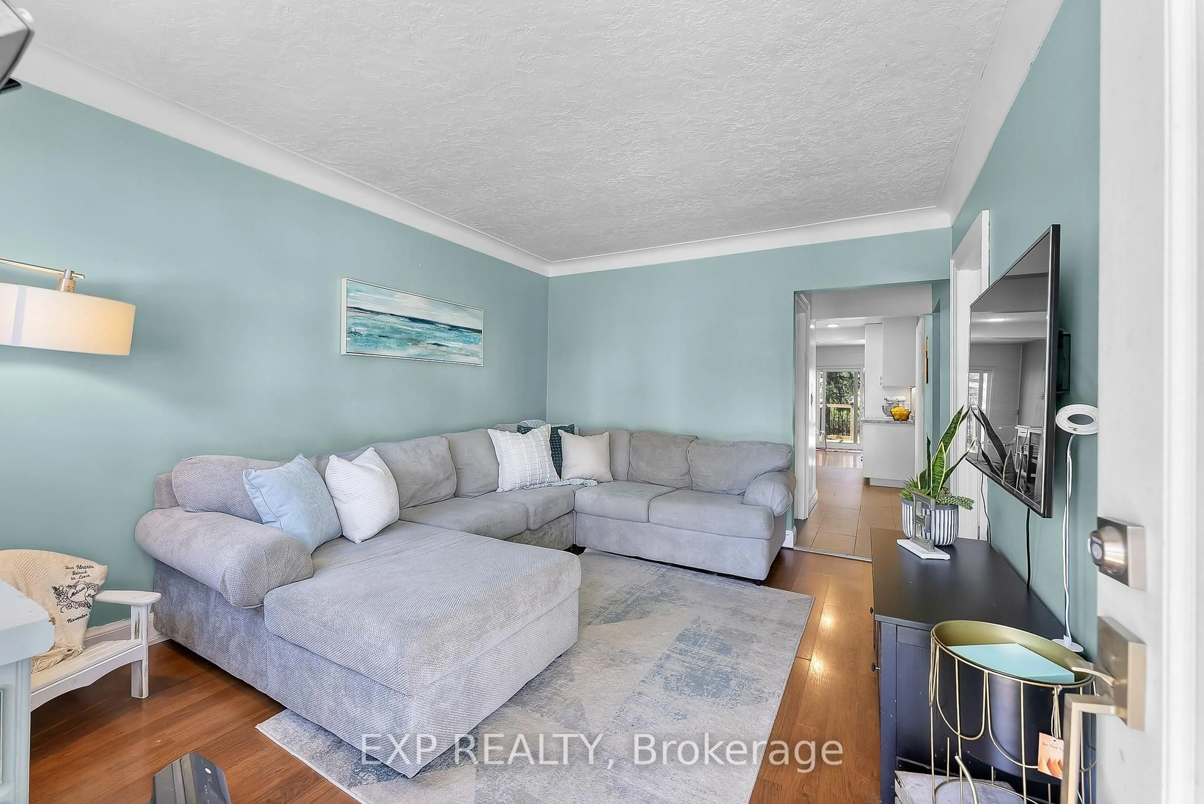 Living room with furniture, unknown for 9 Queen St, Thorold Ontario L2V 2P7