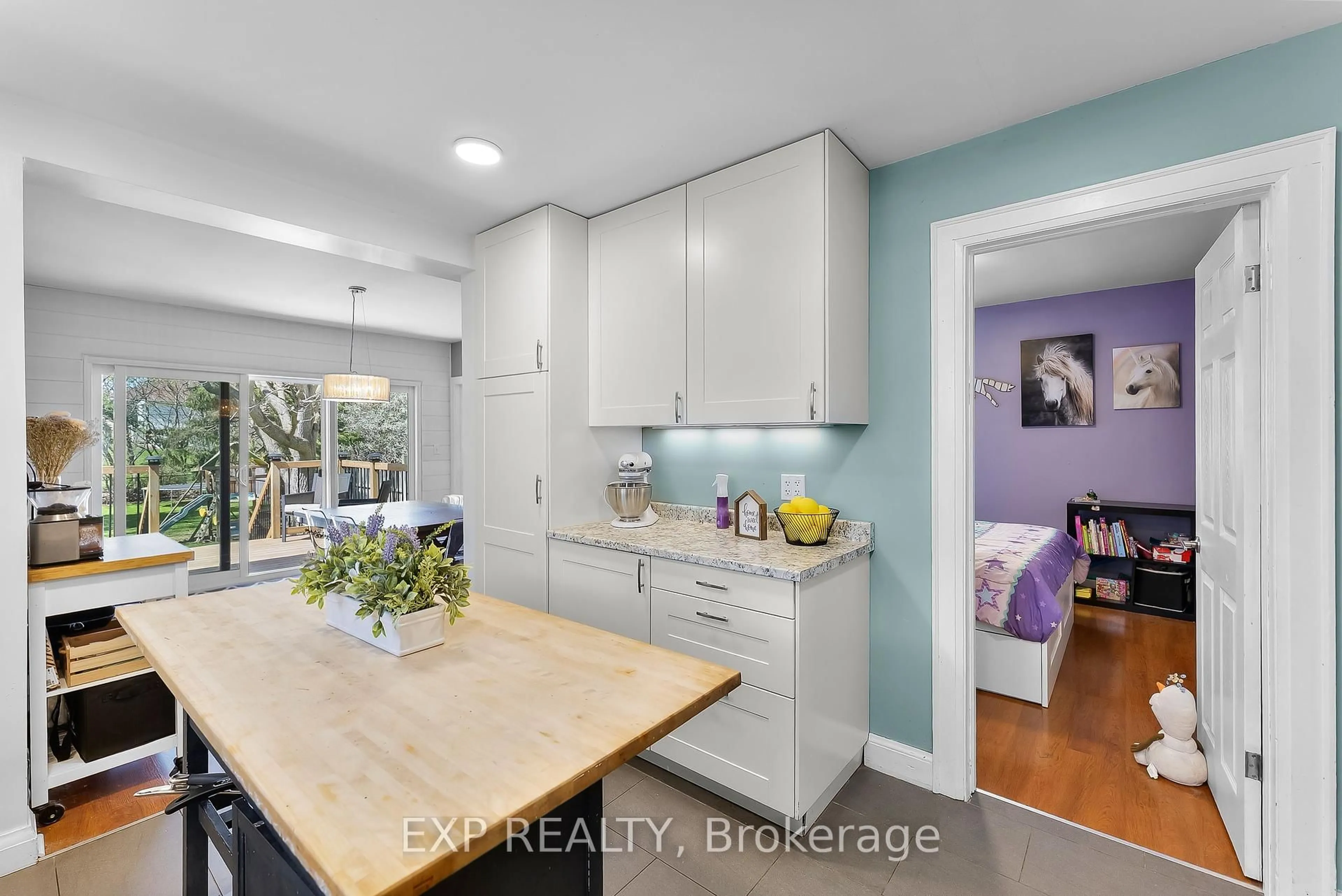 Open concept kitchen, unknown for 9 Queen St, Thorold Ontario L2V 2P7