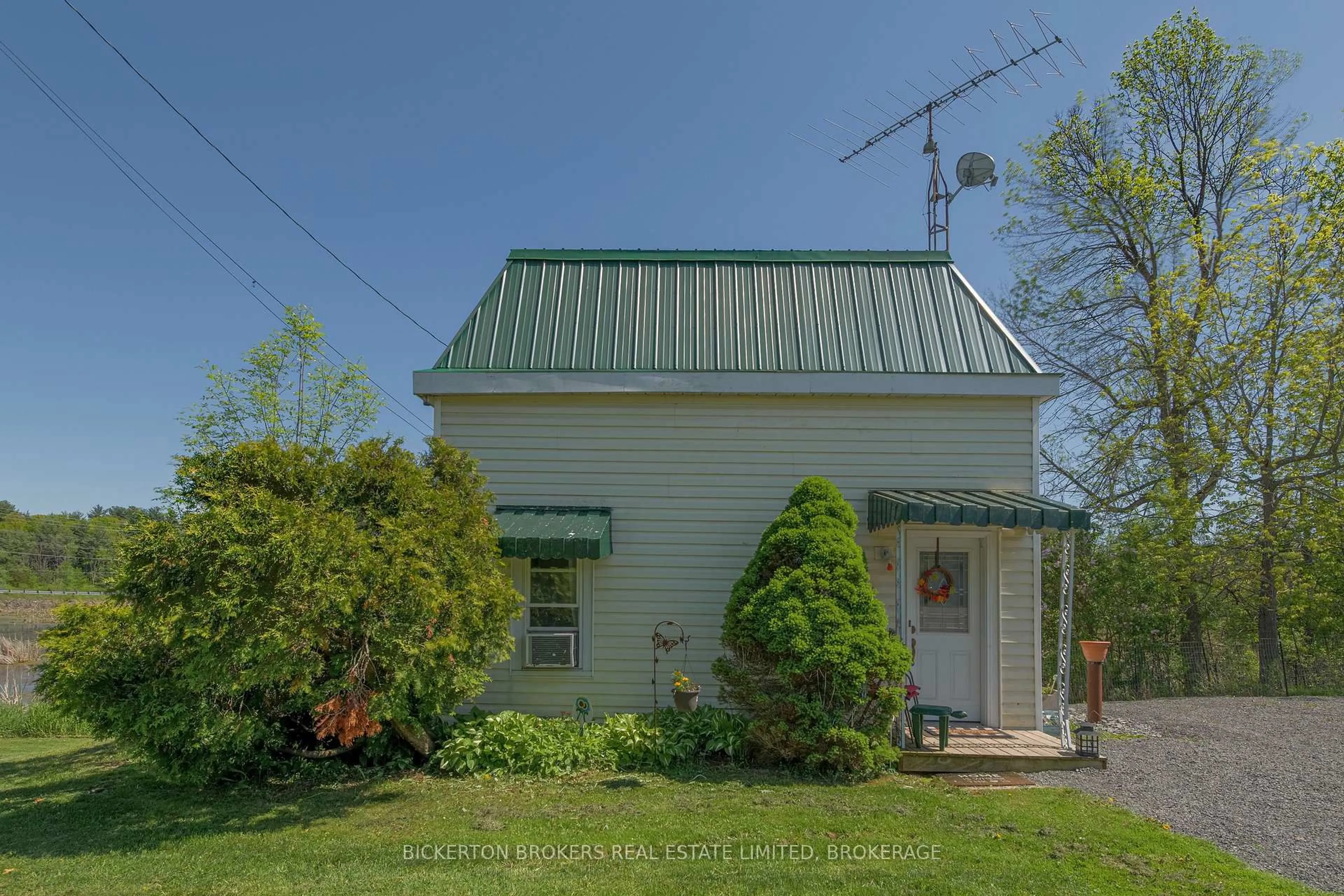 Unknown for 893 County Road 2 Rd, Front of Leeds & Seeleys Bay Ontario K0E 1L0
