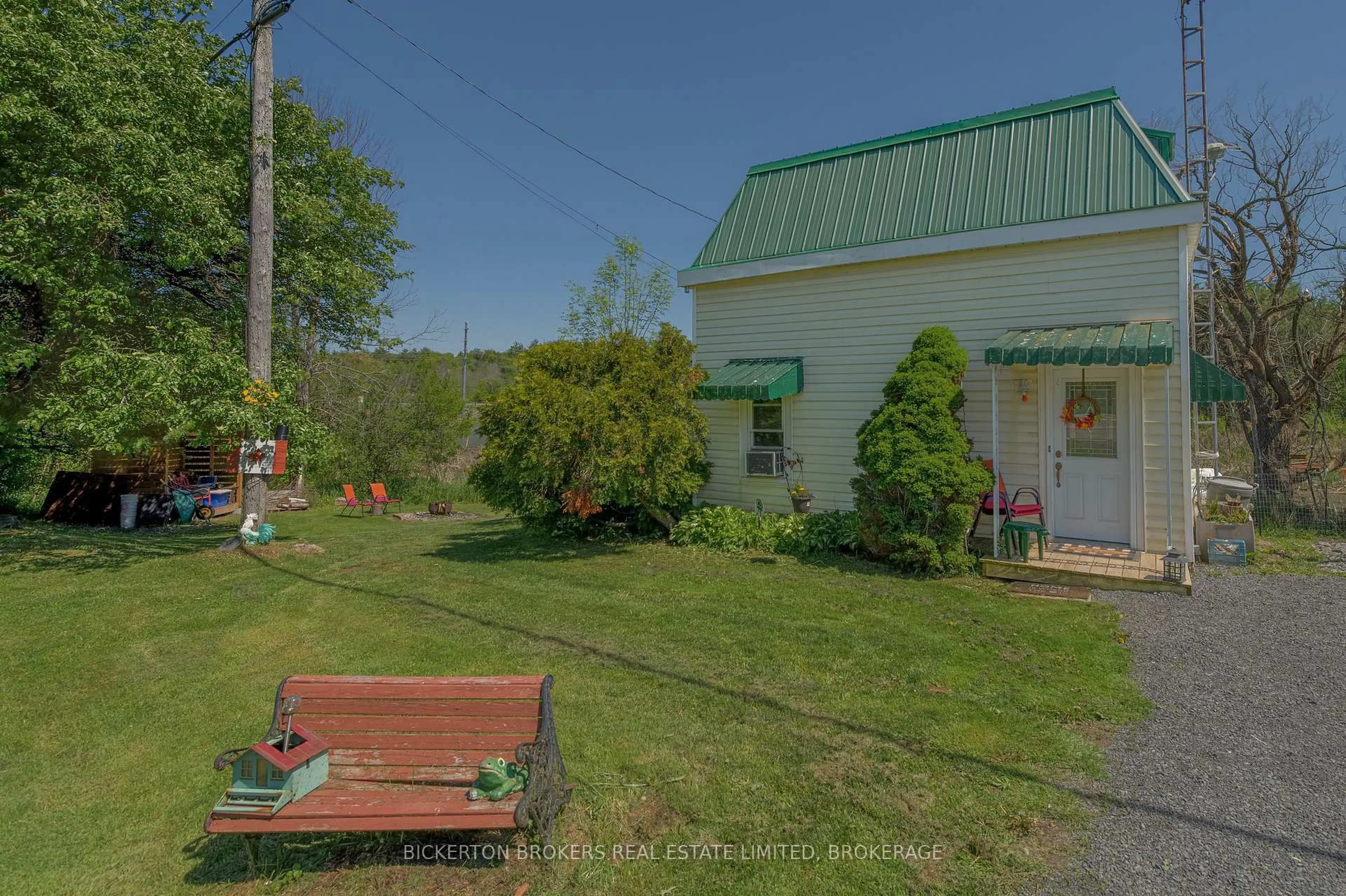 Patio, unknown for 893 County Road 2 Rd, Front of Leeds & Seeleys Bay Ontario K0E 1L0