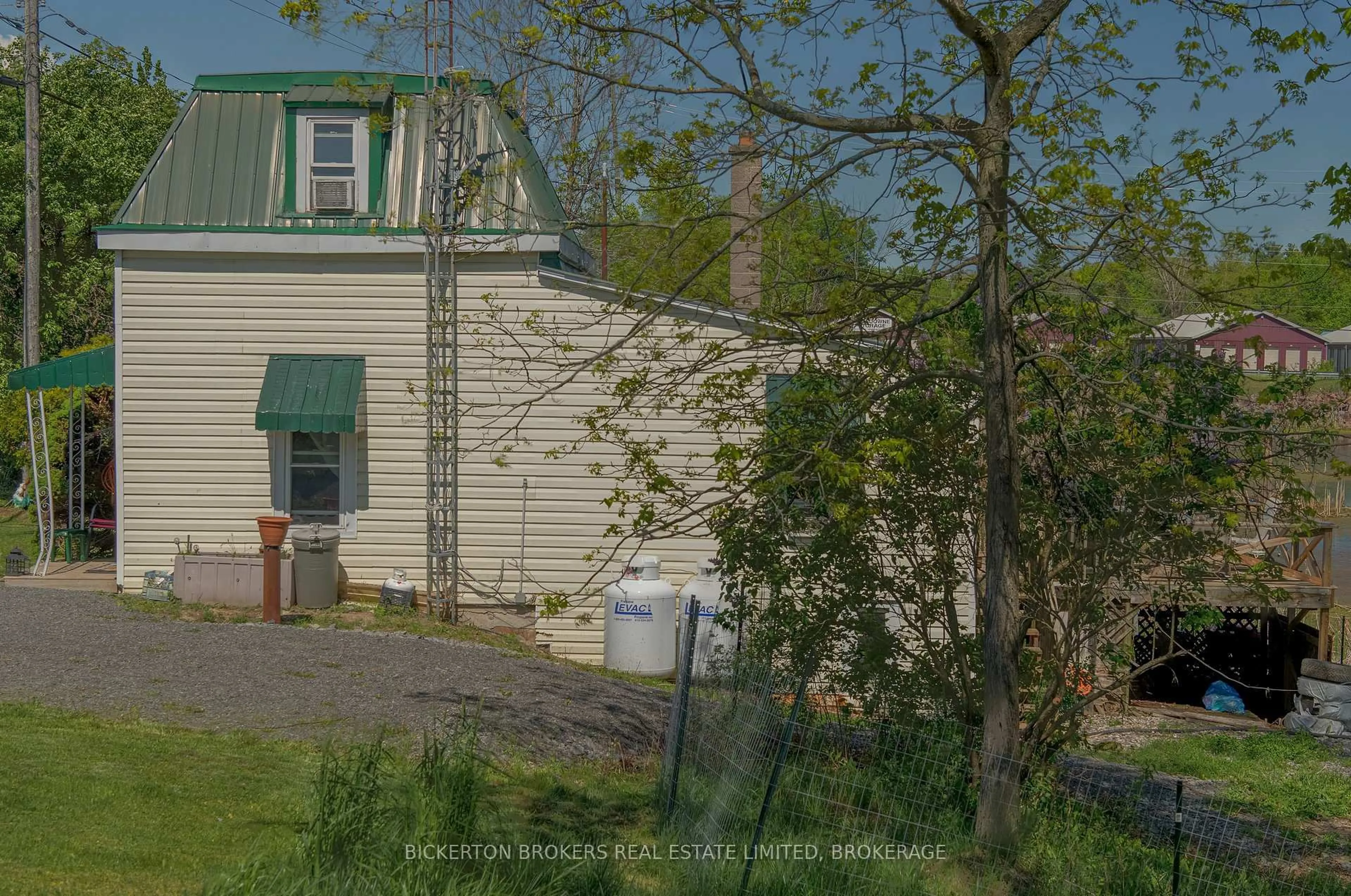 Unknown for 893 County Road 2 Rd, Front of Leeds & Seeleys Bay Ontario K0E 1L0