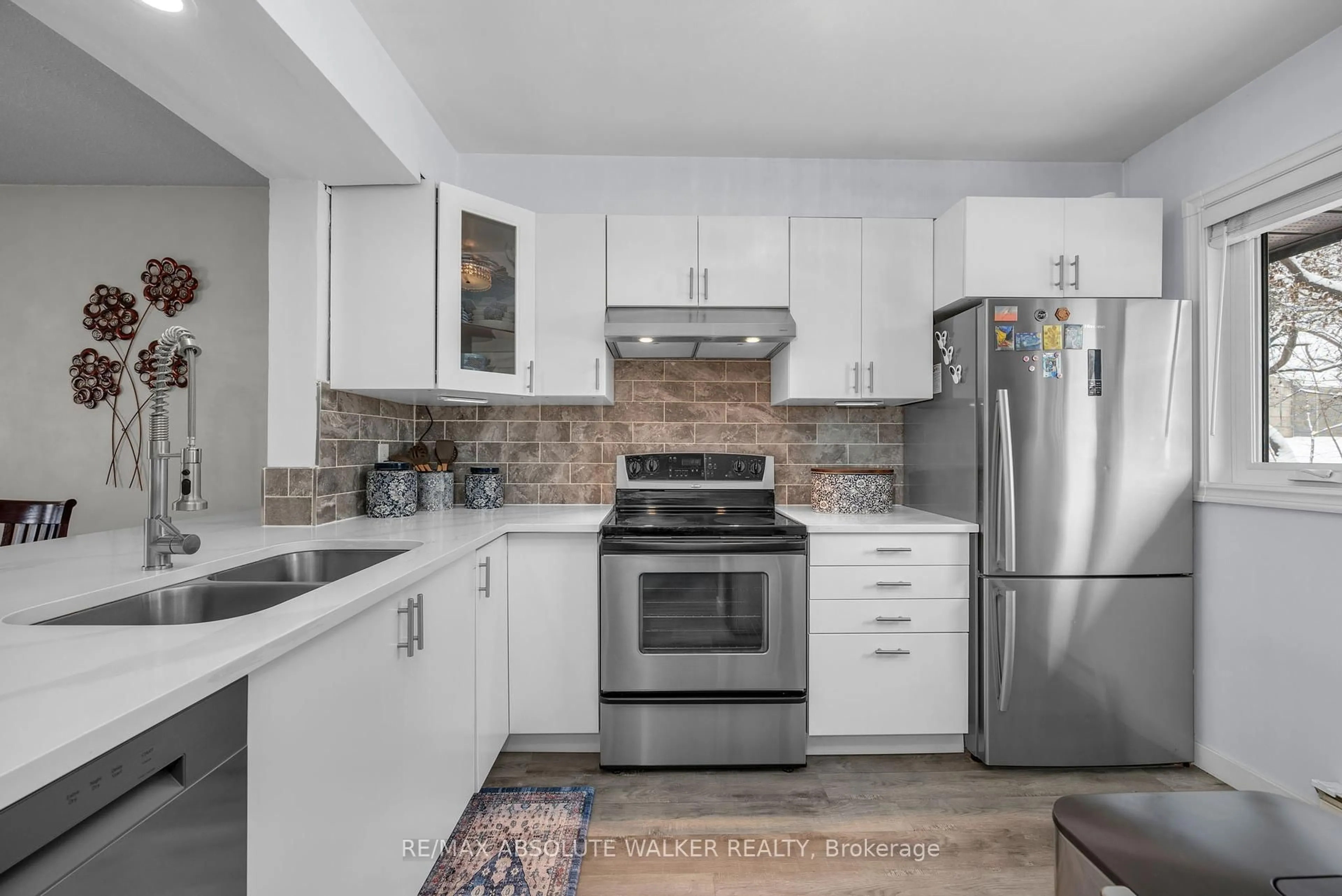 Open concept kitchen, unknown for 1300 Alness Crt, Ottawa Ontario K1B 5H2
