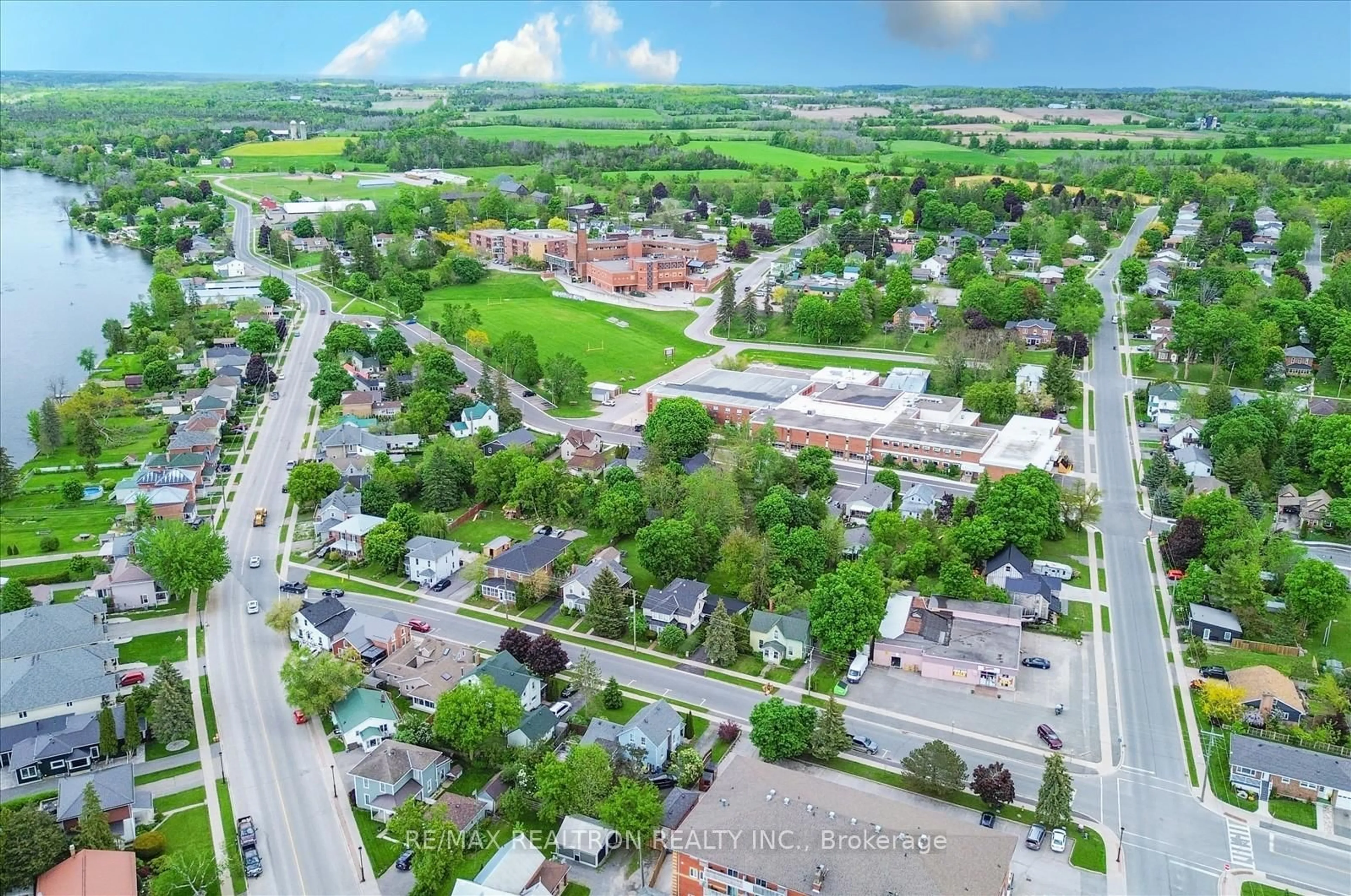 A pic from outside/outdoor area/front of a property/back of a property/a pic from drone, street for 69 Maple St, Trent Hills Ontario K0L 1L0