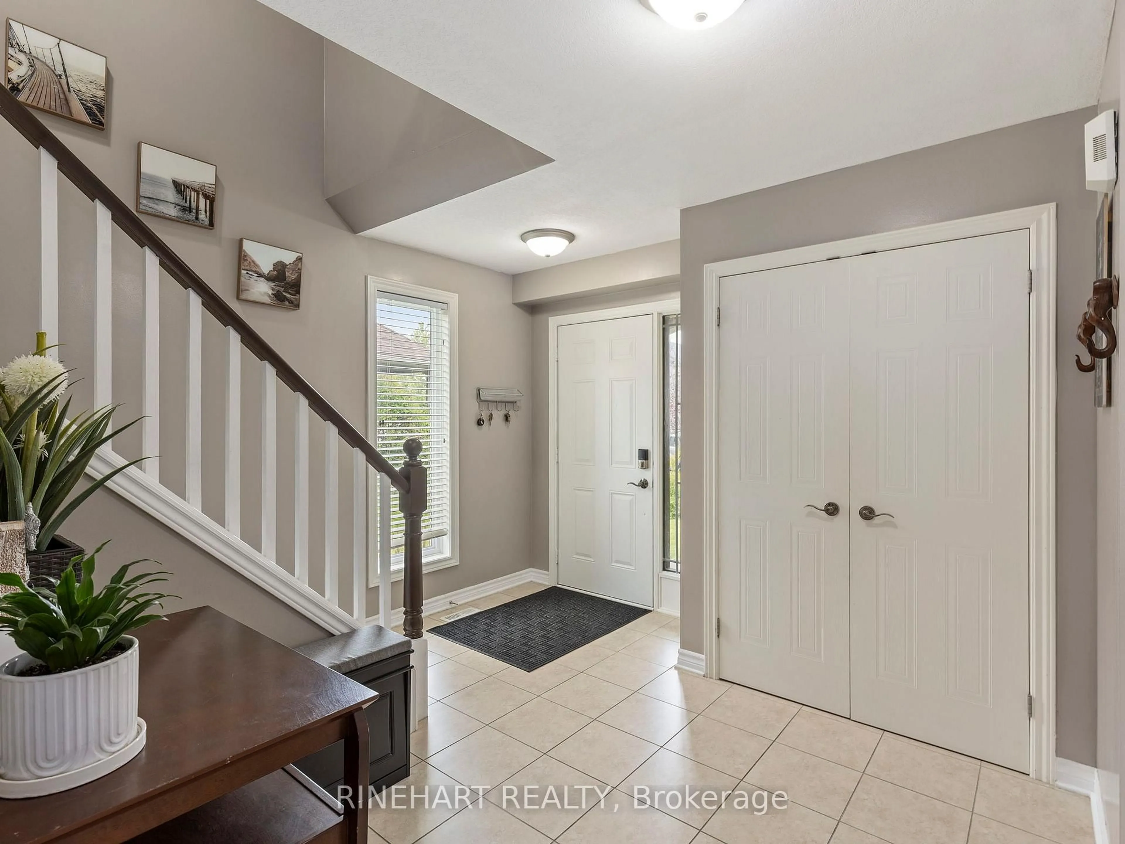 Indoor entryway for 525 Maplewood Lane, London North Ontario N6H 0A7