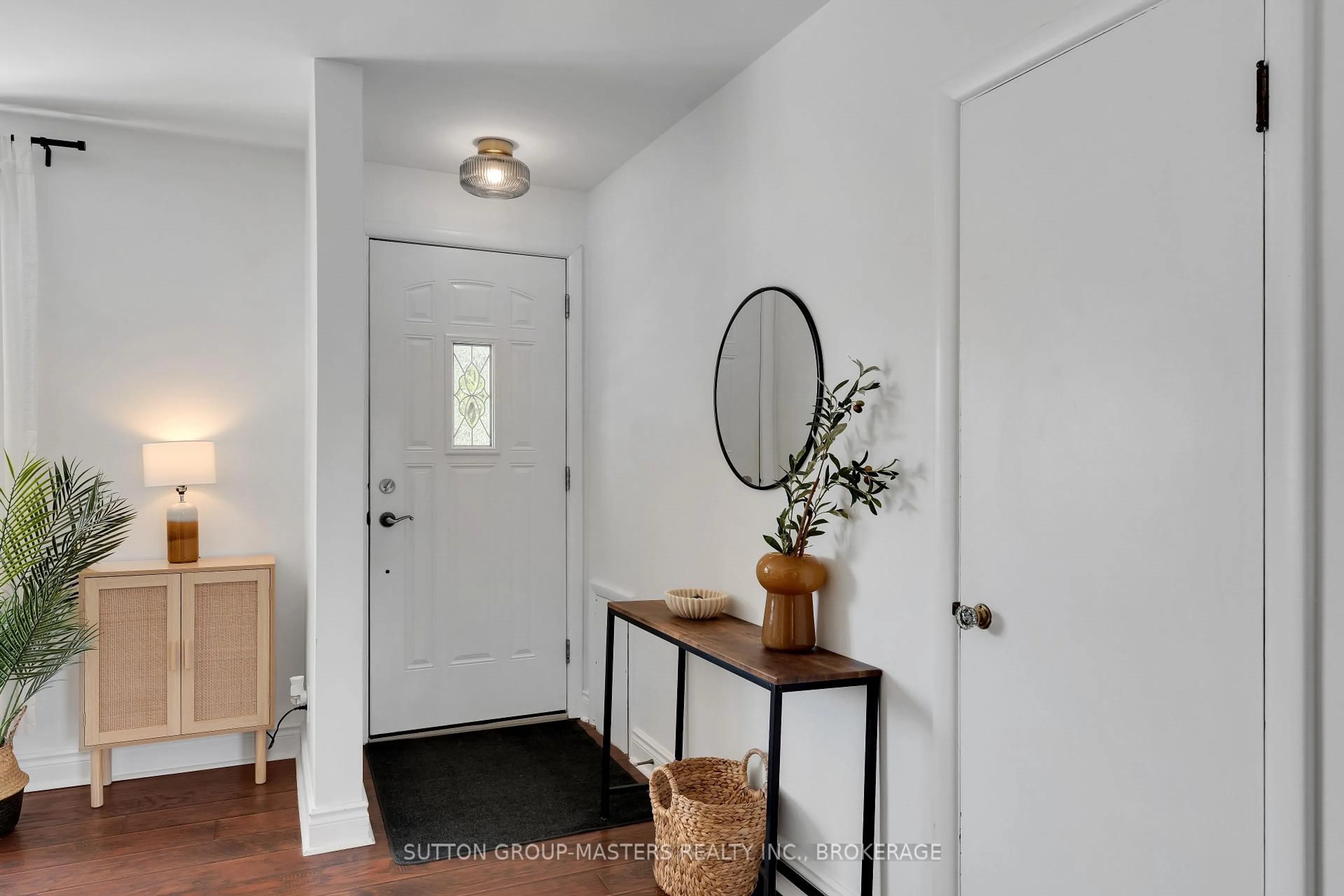 Indoor entryway for 47 Oak St, Kingston Ontario K7K 2N1