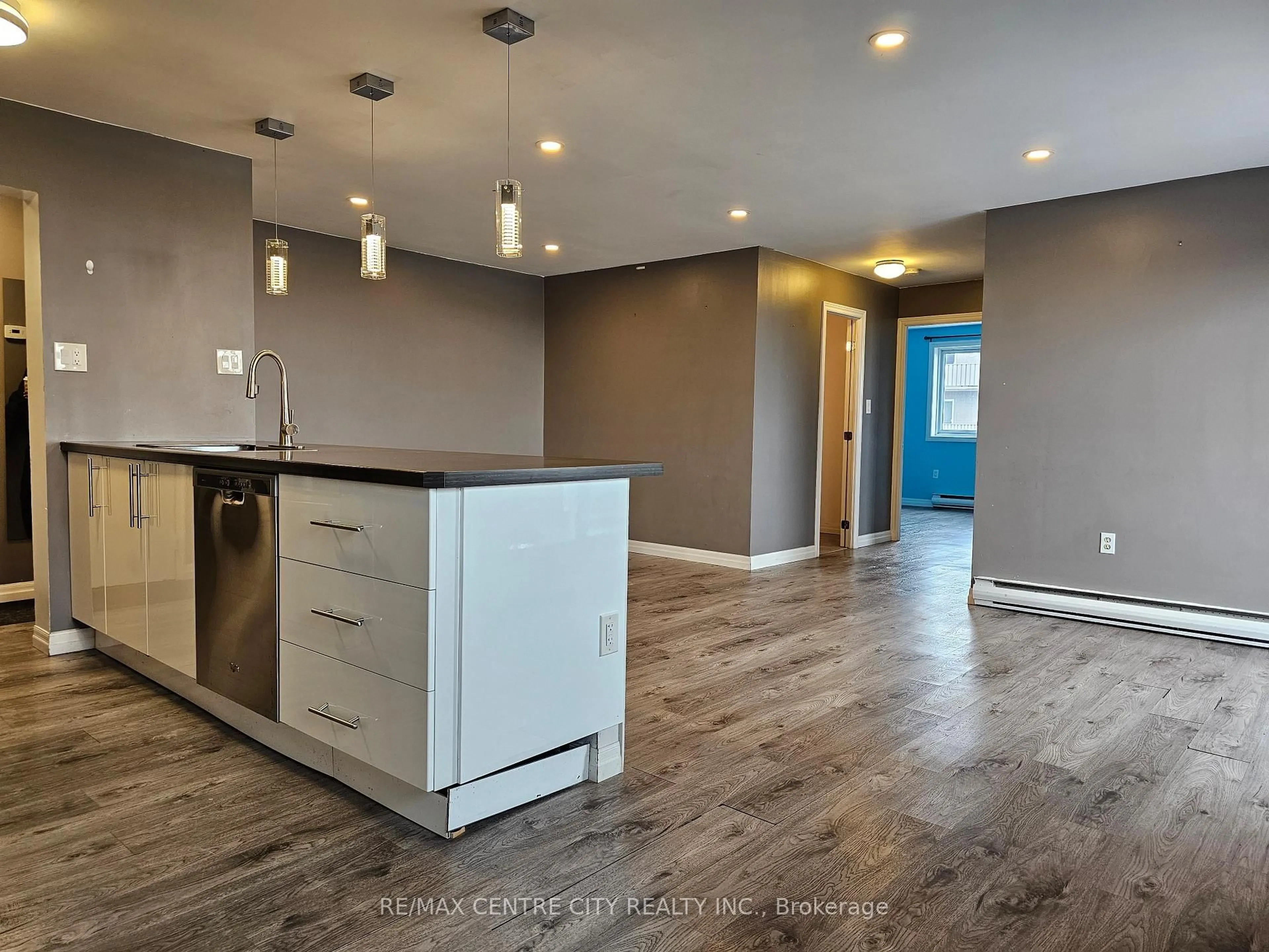 Open concept kitchen, wood/laminate floor for 1102 Jalna Blvd #601, London South Ontario N6E 1X8