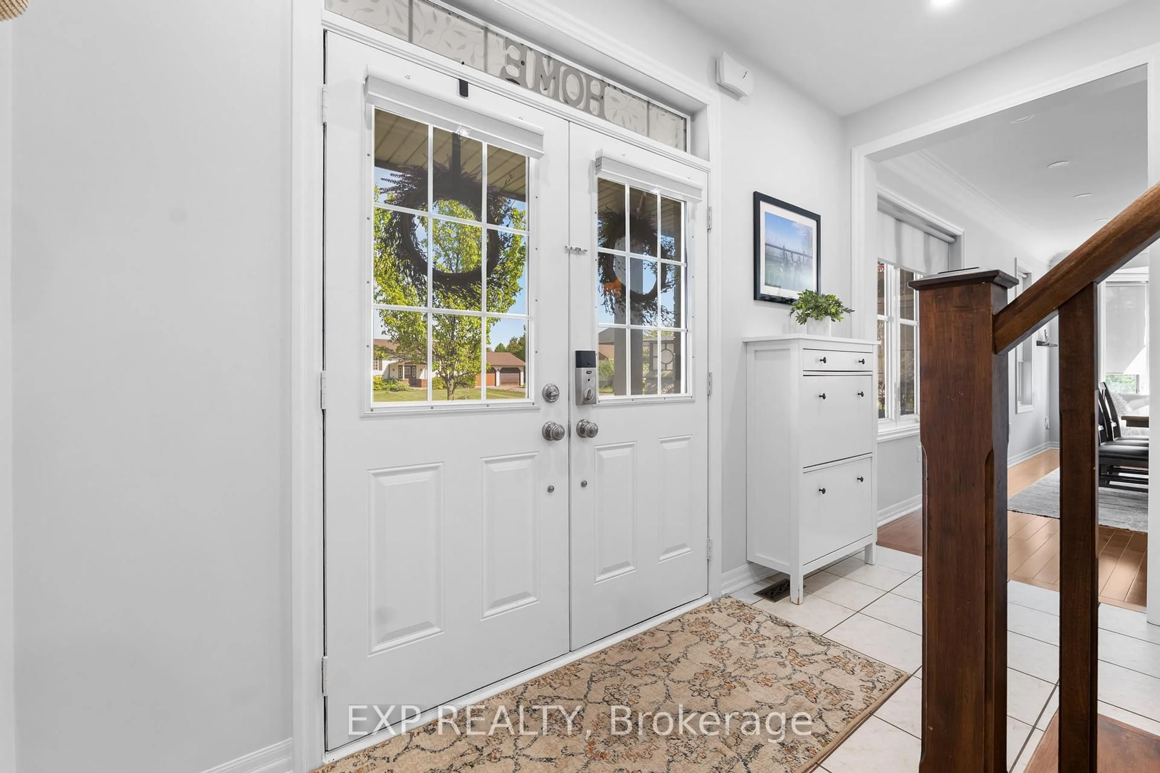 Indoor entryway for 563 Fifty Rd, Hamilton Ontario L8E 5T5