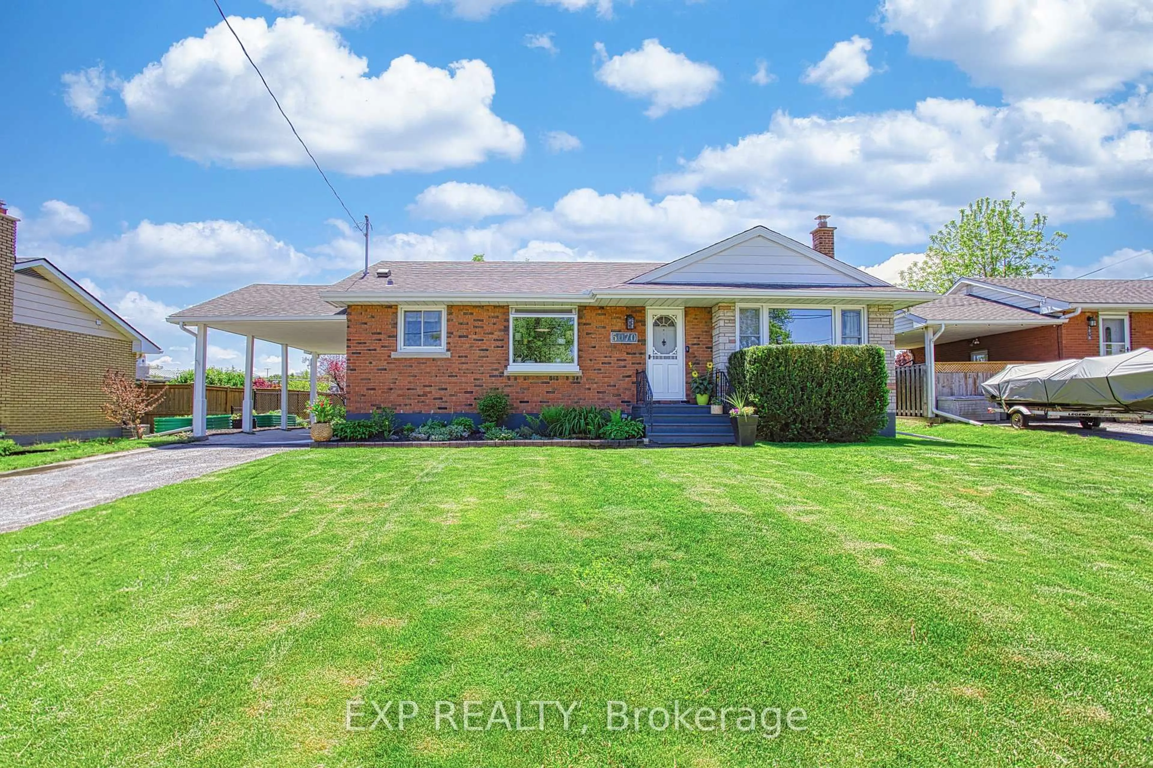 Home with brick exterior material, street for 5070 Elizabeth St, Lincoln Ontario L0R 1B7