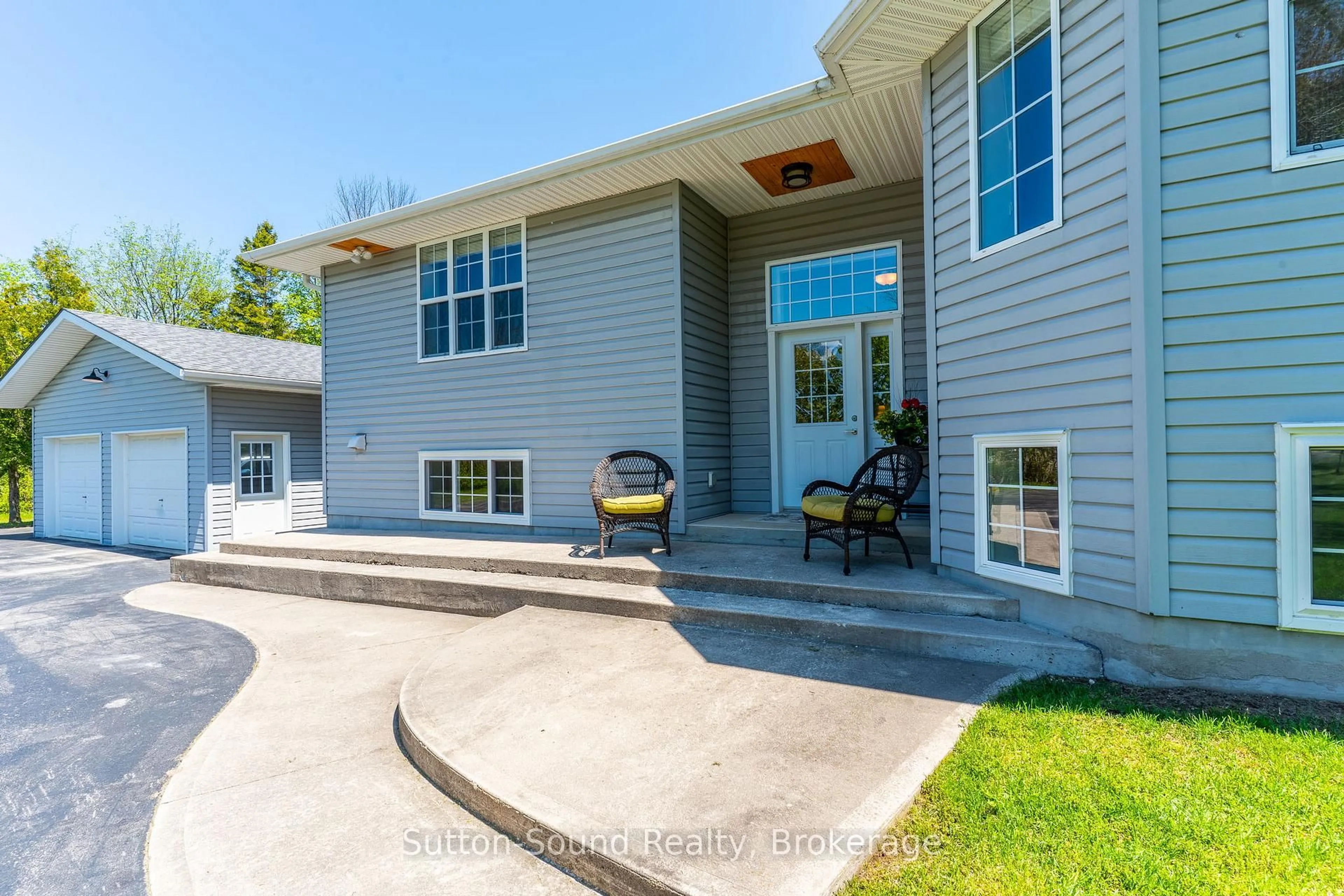 Home with vinyl exterior material, unknown for 418555 A Concession, Meaford Ontario N4K 5N3
