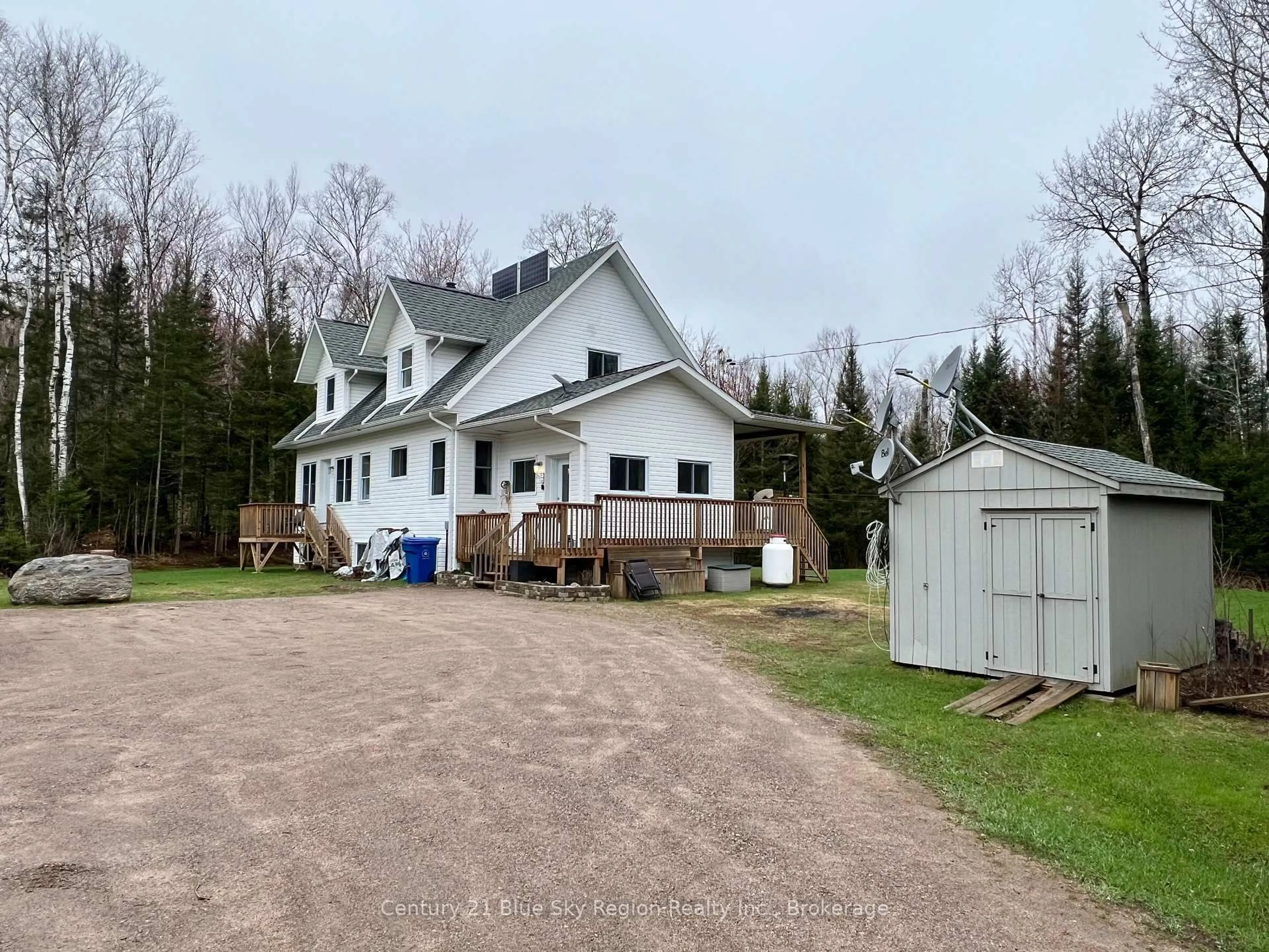 A pic from outside/outdoor area/front of a property/back of a property/a pic from drone, building for 1141 Alderdale Rd, Chisholm Ontario P0H 1B0