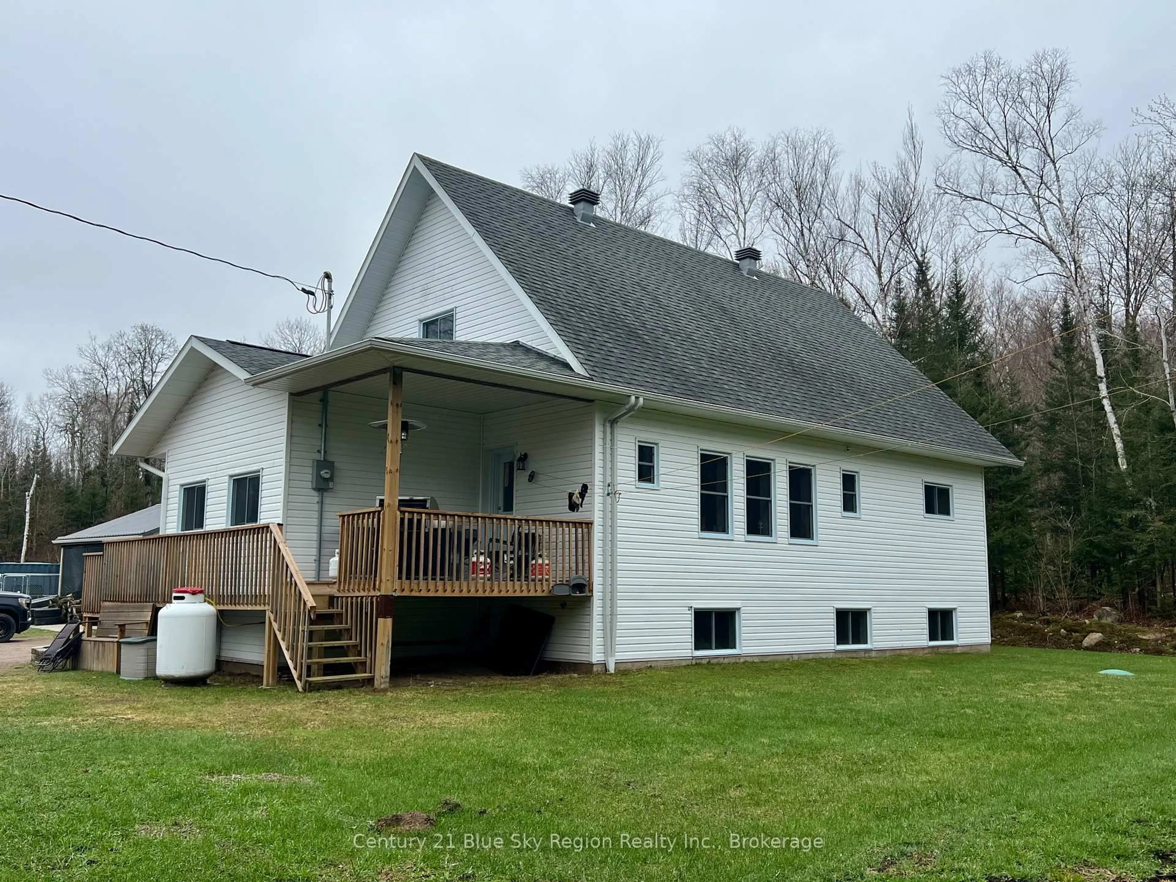 A pic from outside/outdoor area/front of a property/back of a property/a pic from drone, building for 1141 Alderdale Rd, Chisholm Ontario P0H 1B0