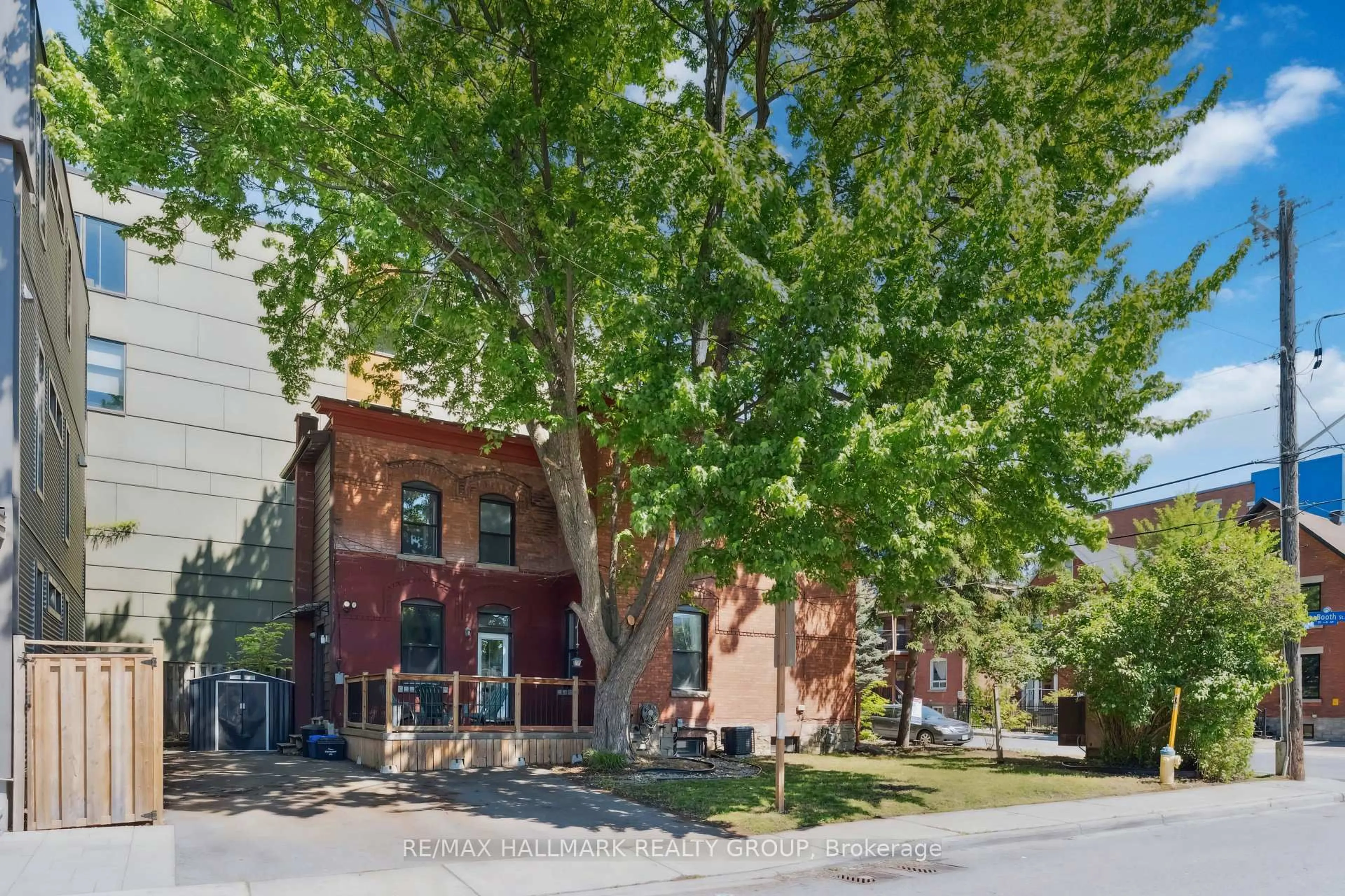 Unknown for 322 Booth St, Ottawa Ontario K1R 7K2