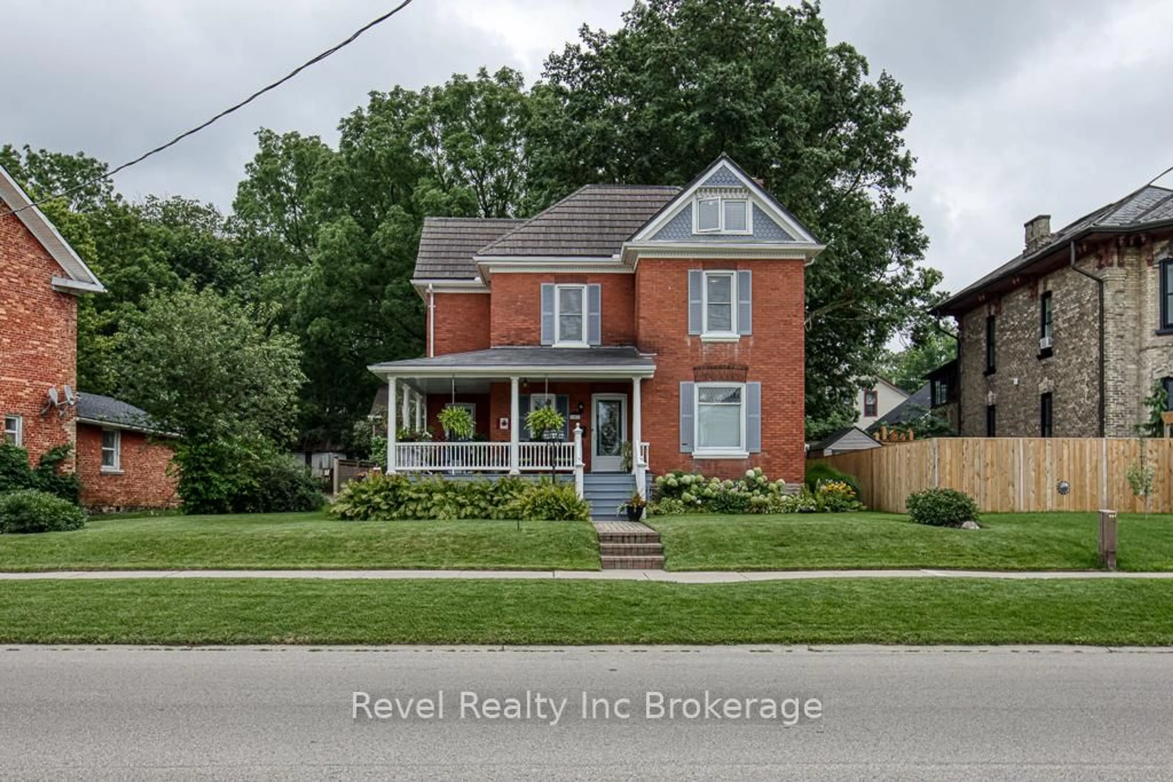Home with brick exterior material, street for 121 King St, Ingersoll Ontario N5C 2J7