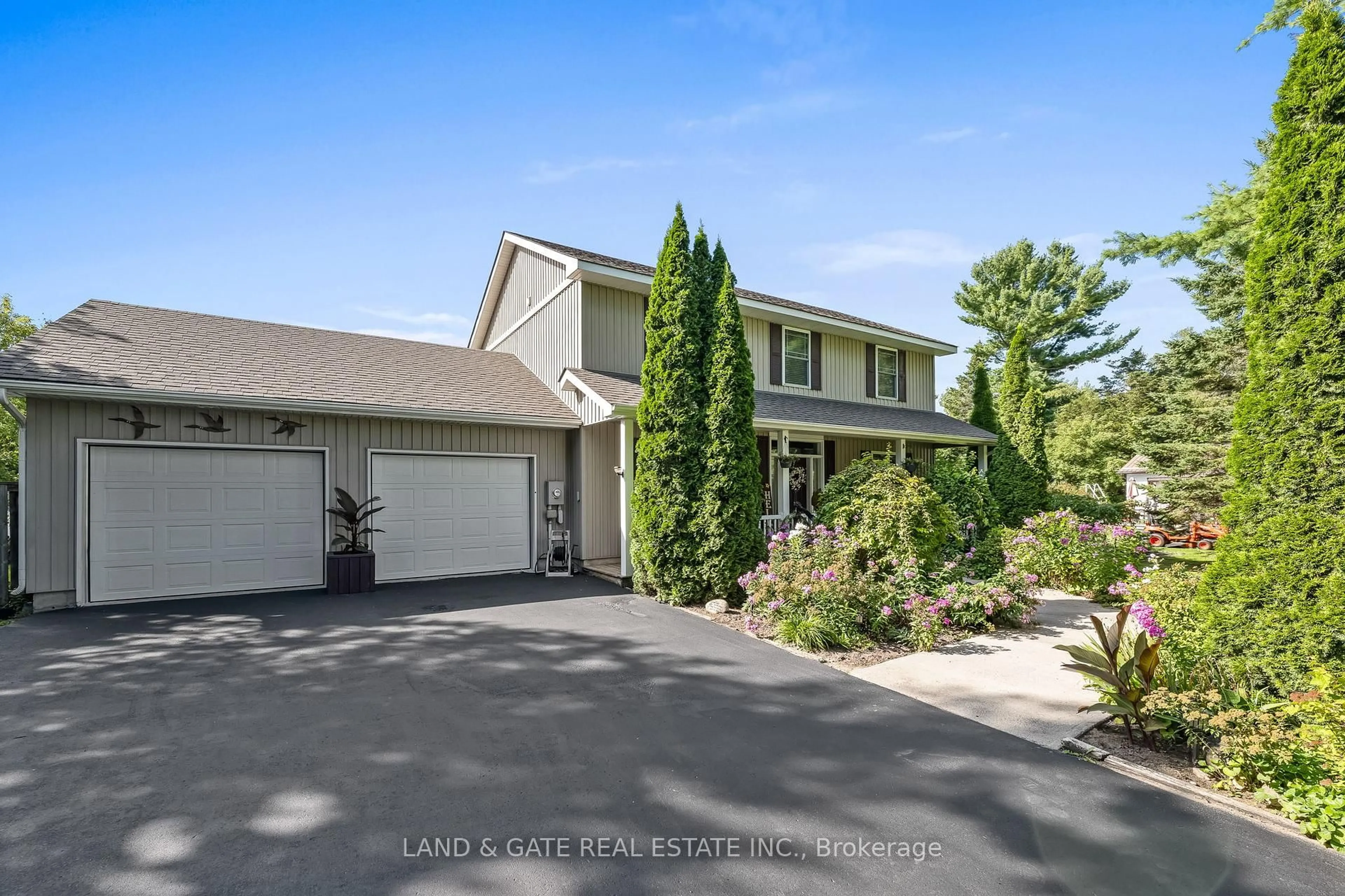A pic from outside/outdoor area/front of a property/back of a property/a pic from drone, water/lake/river/ocean view for 184 Harbard Rd, Prince Edward County Ontario K0K 1L0