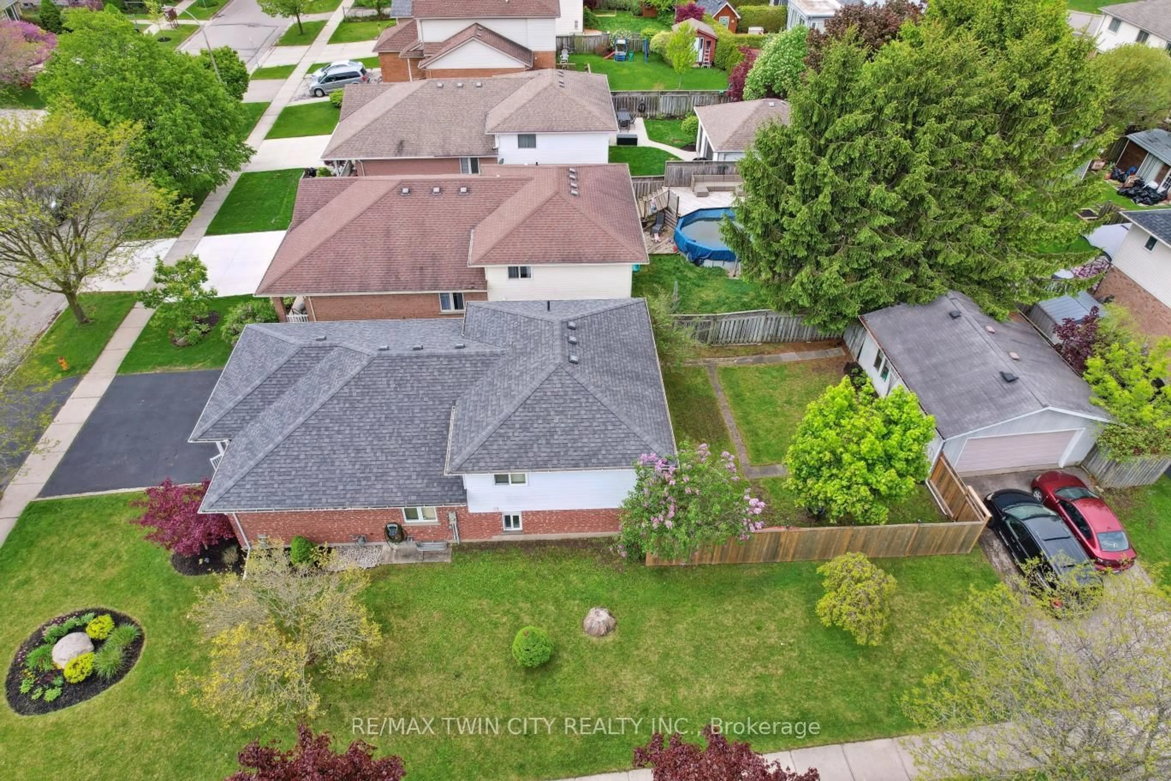 A pic from outside/outdoor area/front of a property/back of a property/a pic from drone, street for 2 Cora Dr, Kitchener Ontario N2N 3C6