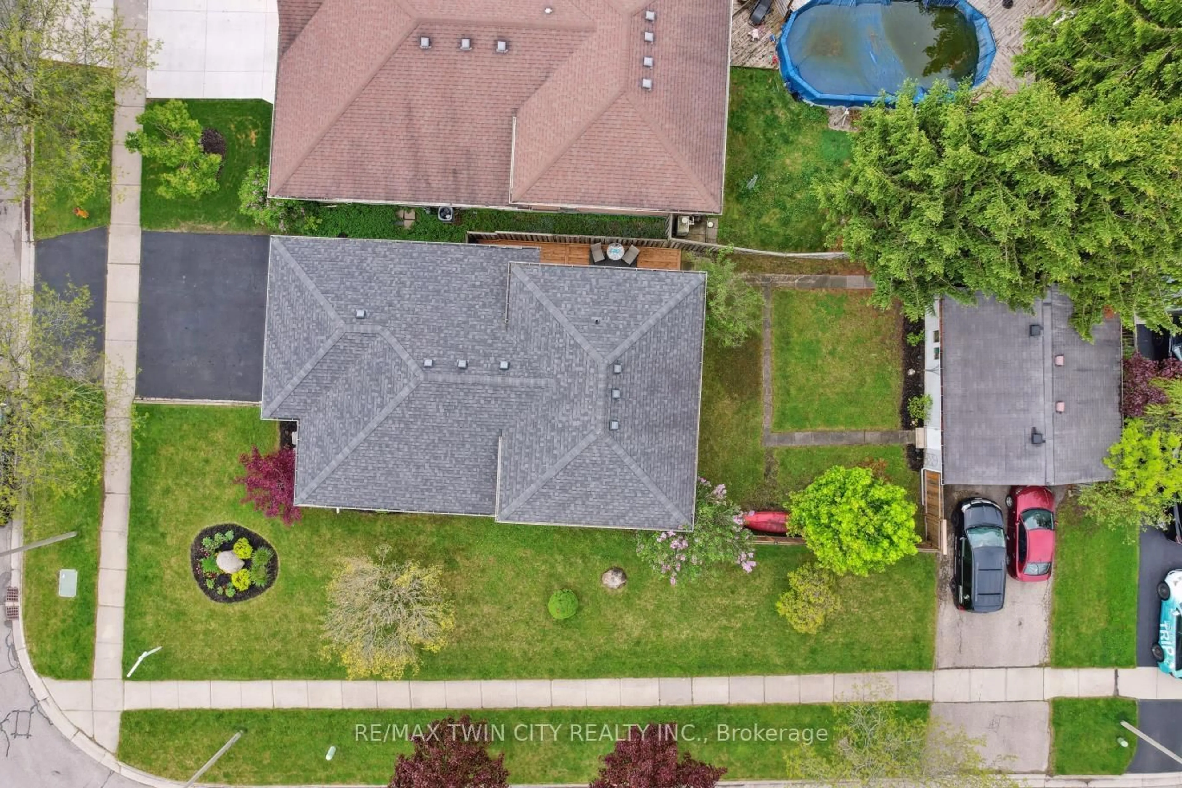 A pic from outside/outdoor area/front of a property/back of a property/a pic from drone, street for 2 Cora Dr, Kitchener Ontario N2N 3C6