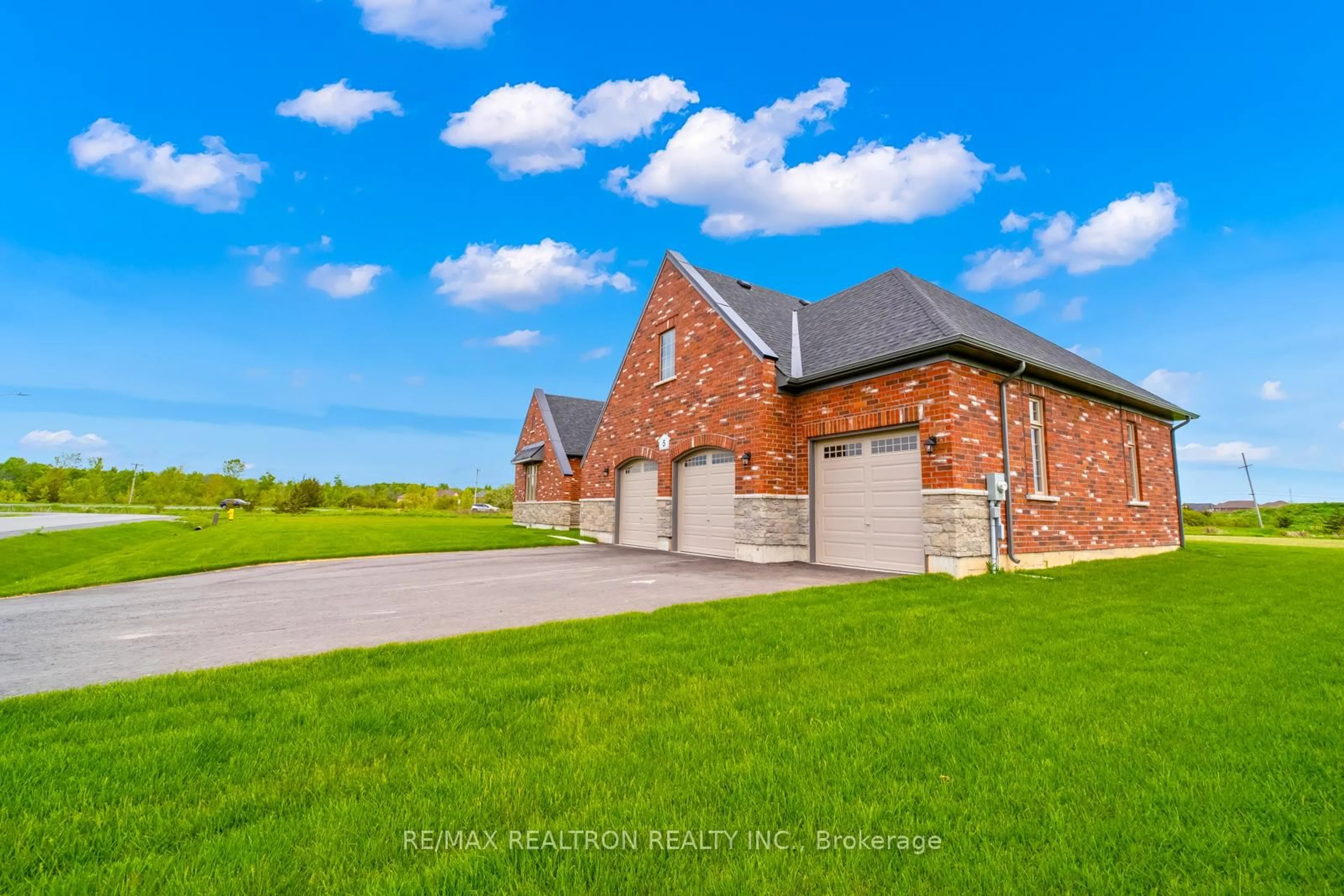 A pic from outside/outdoor area/front of a property/back of a property/a pic from drone, unknown for 5 Skyvue Cres, Quinte West Ontario K0K 1L0