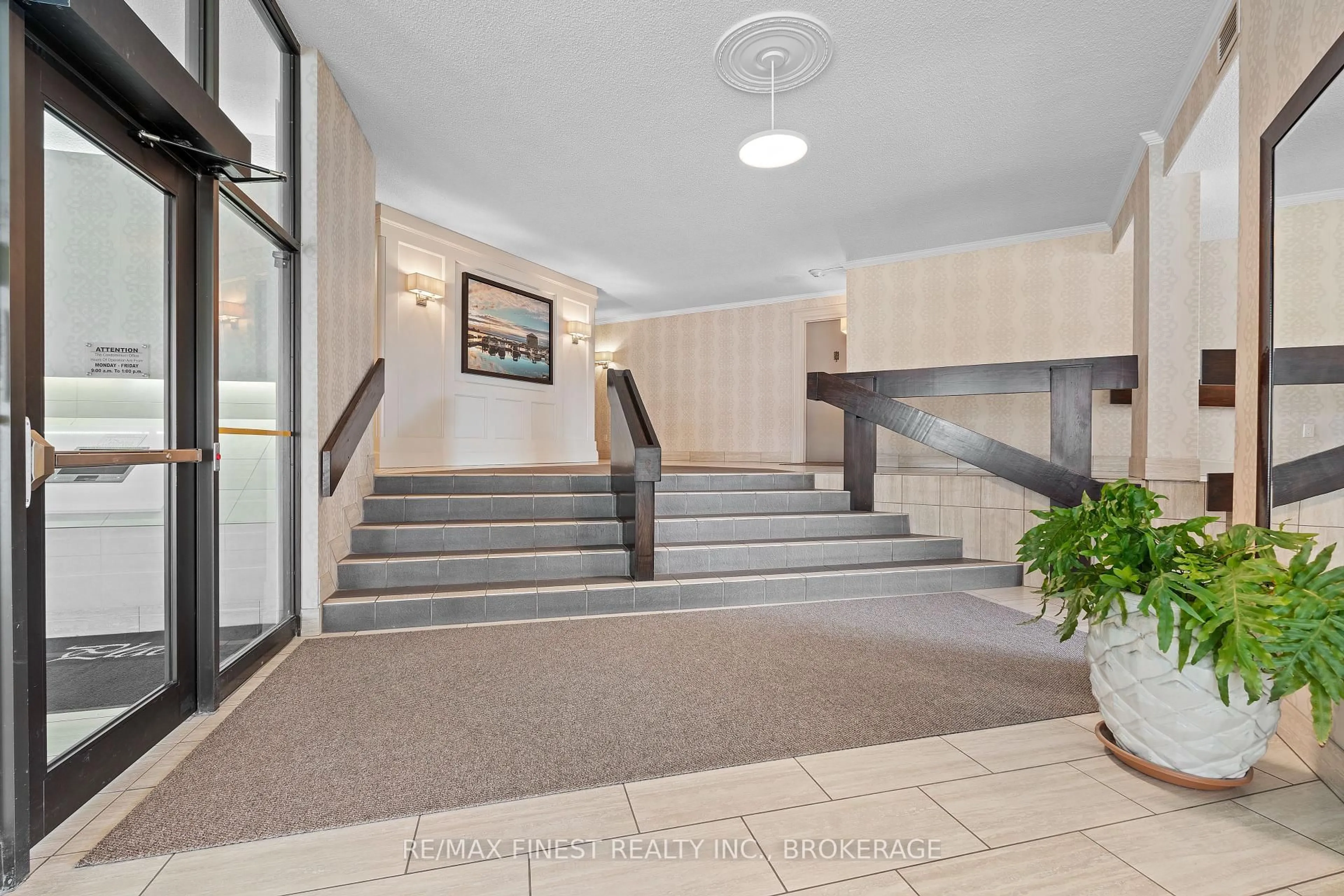 Indoor foyer for 185 Ontario St #308, Kingston Ontario K7L 2Y7
