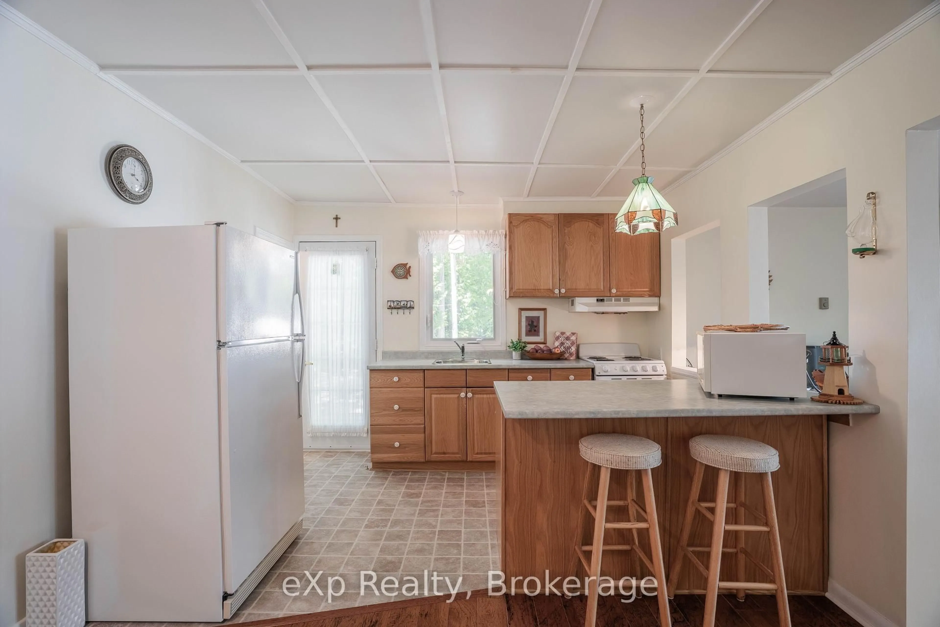 Standard kitchen, ceramic/tile floor for 554 Mallory Beach Rd, South Bruce Peninsula Ontario N0H 2T0