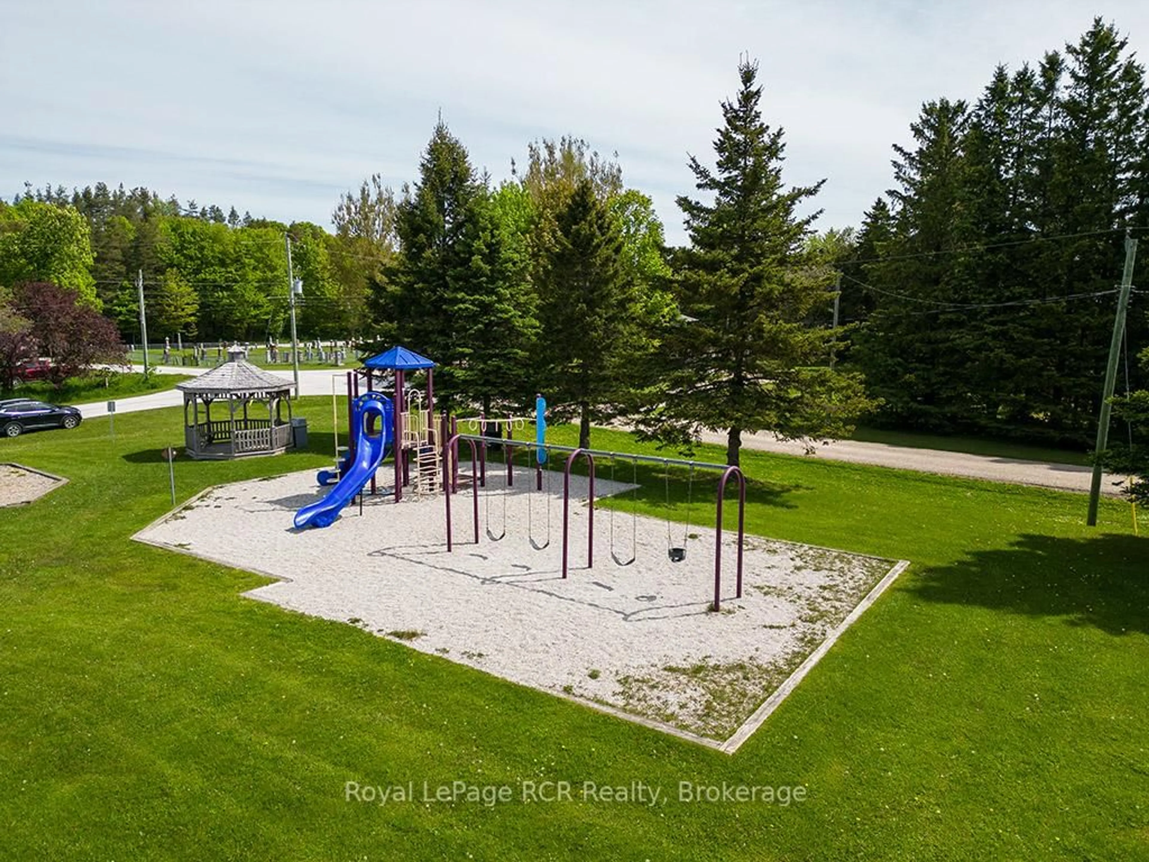A pic from outside/outdoor area/front of a property/back of a property/a pic from drone, unknown for 181 Queen A St, Grey Highlands Ontario N0C 1K0