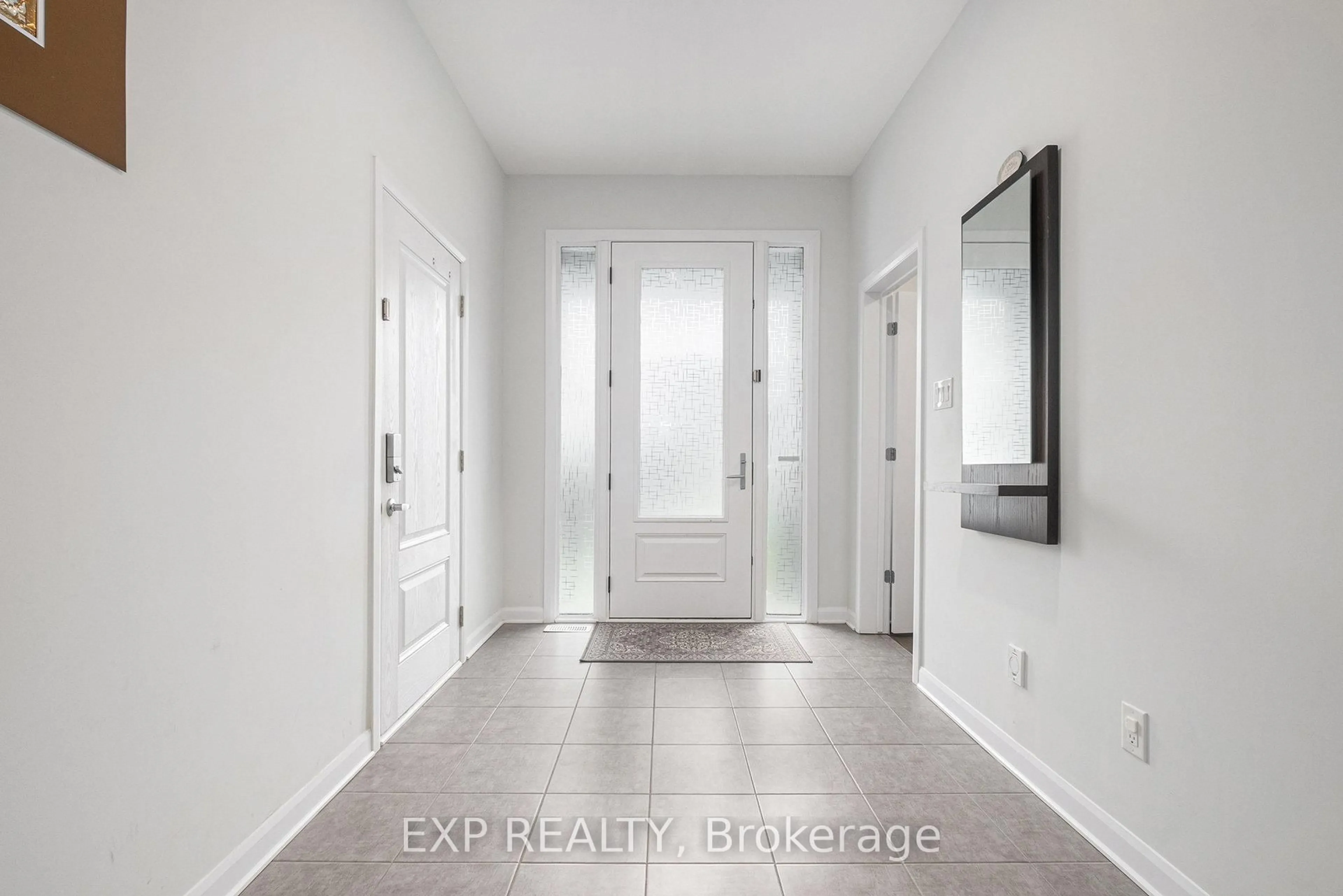 Indoor entryway for 528 Anchor Circ, Ottawa Ontario K4M 0X5