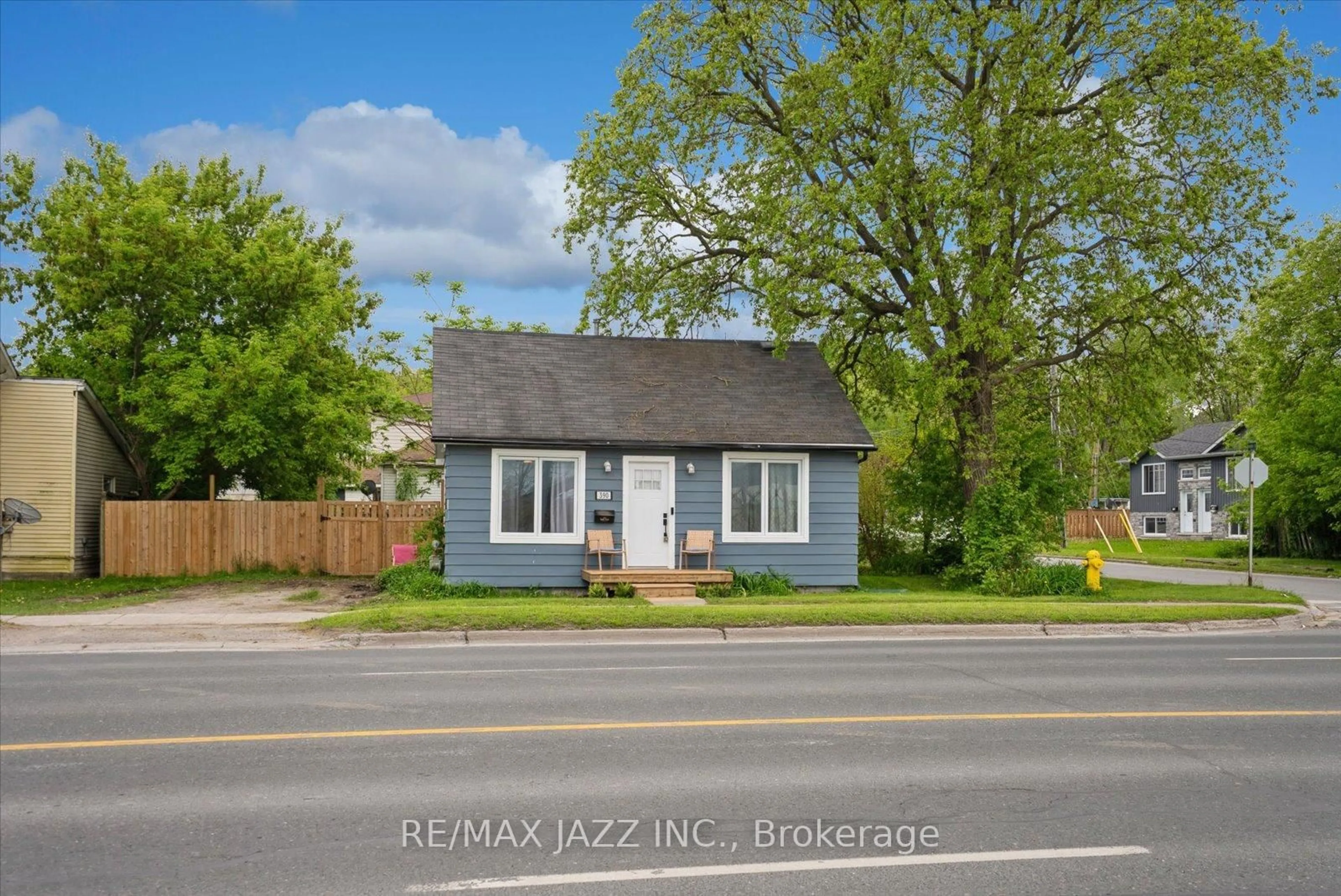 A pic from outside/outdoor area/front of a property/back of a property/a pic from drone, street for 390 Front St, Quinte West Ontario K8V 4P8
