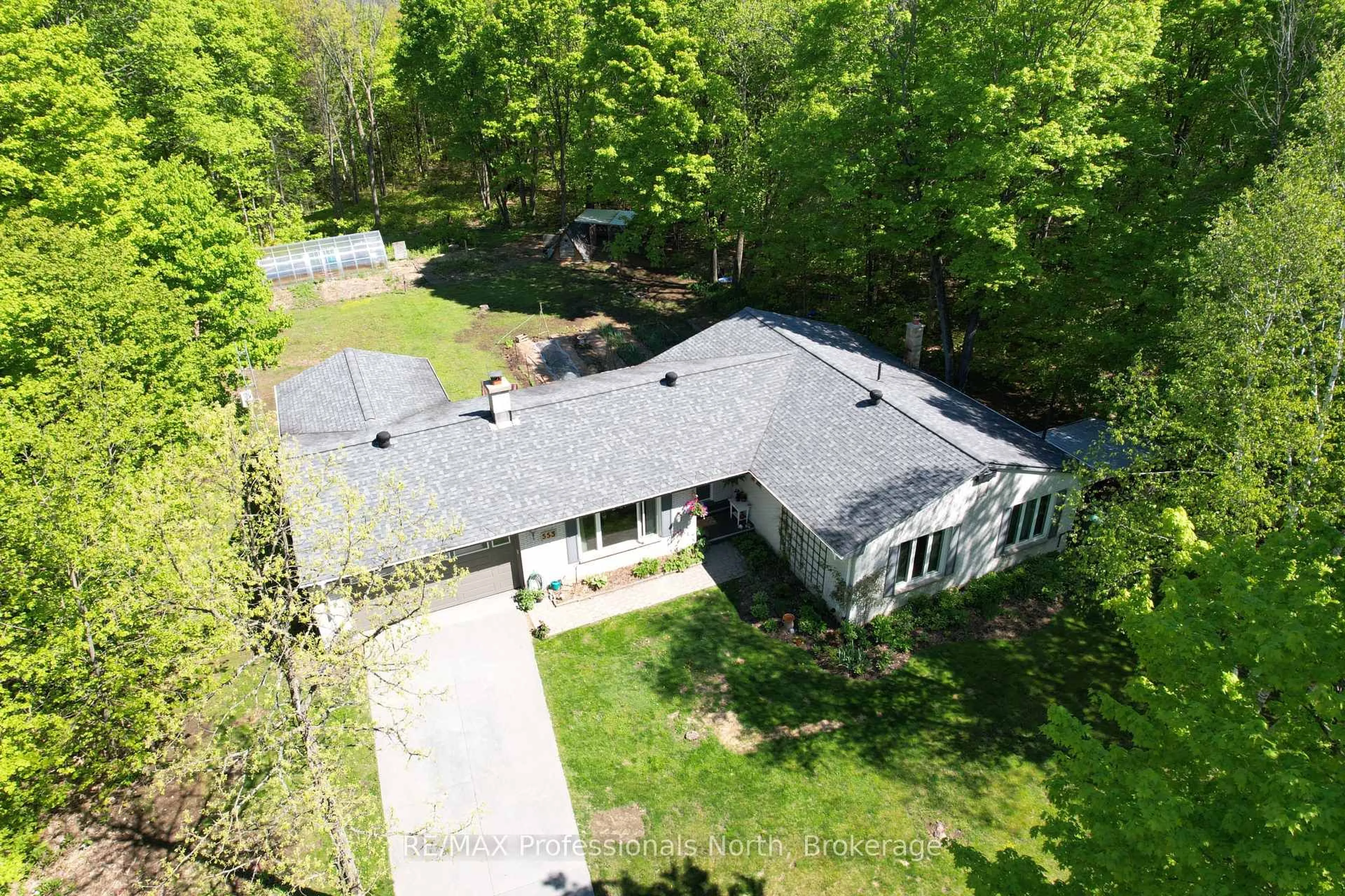A pic from outside/outdoor area/front of a property/back of a property/a pic from drone, unknown for 553 Homeland Dr Dr, Perry Ontario P0A 1J0