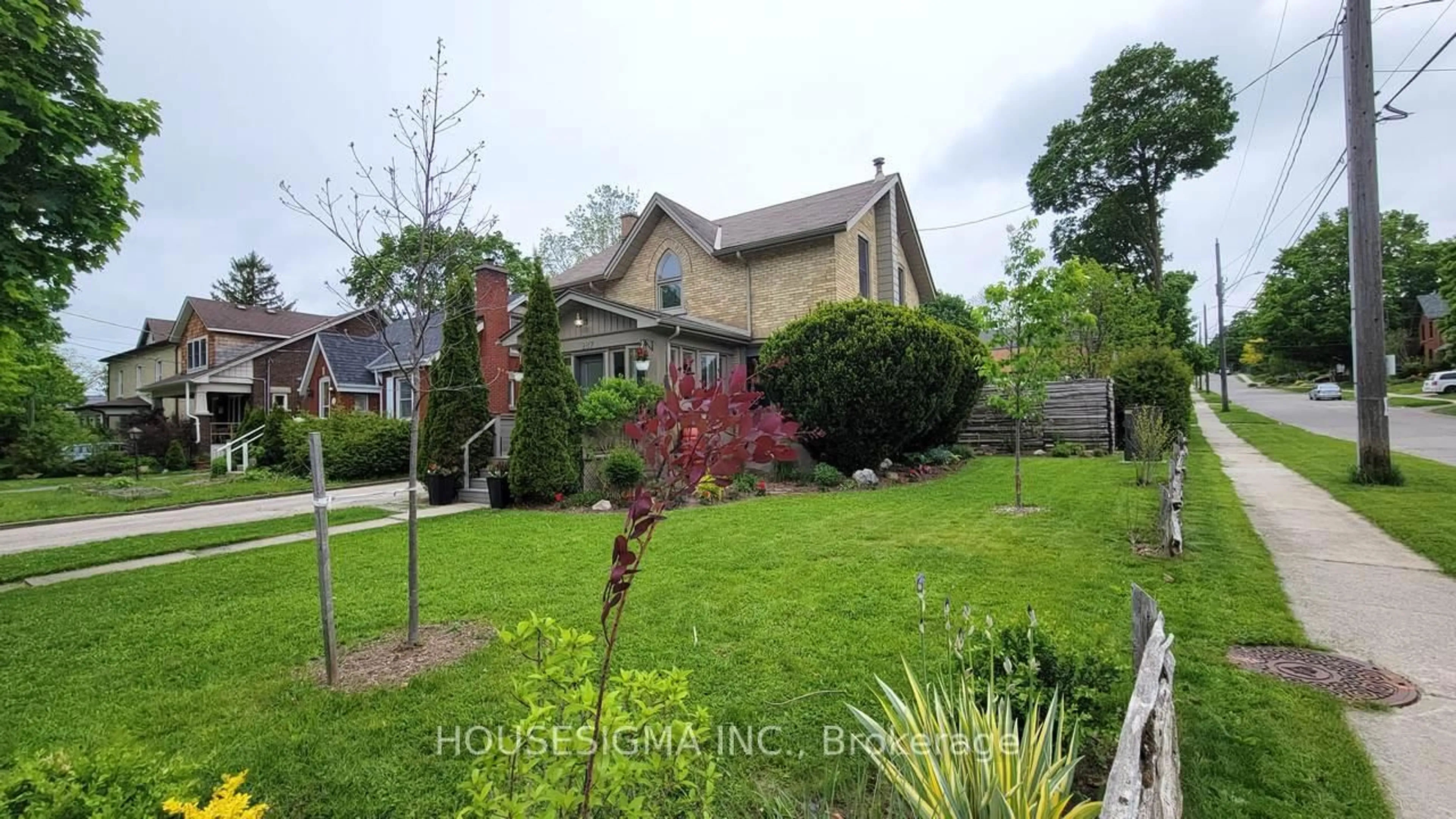 A pic from outside/outdoor area/front of a property/back of a property/a pic from drone, street for 287 Waterloo Ave, Guelph Ontario N1H 5V7