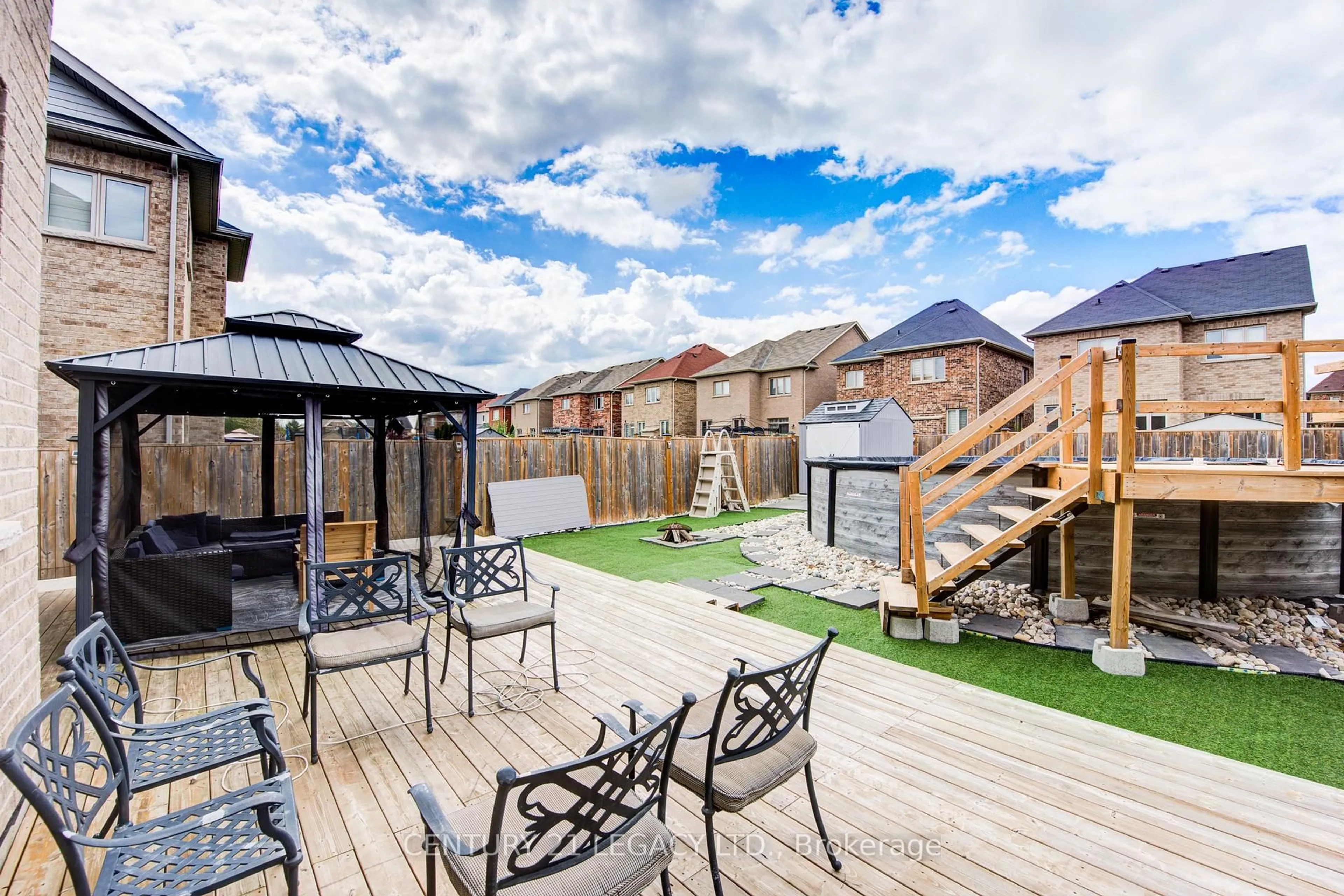 Patio, street for 1065 Upper Thames Dr, Woodstock Ontario N4T 0H2