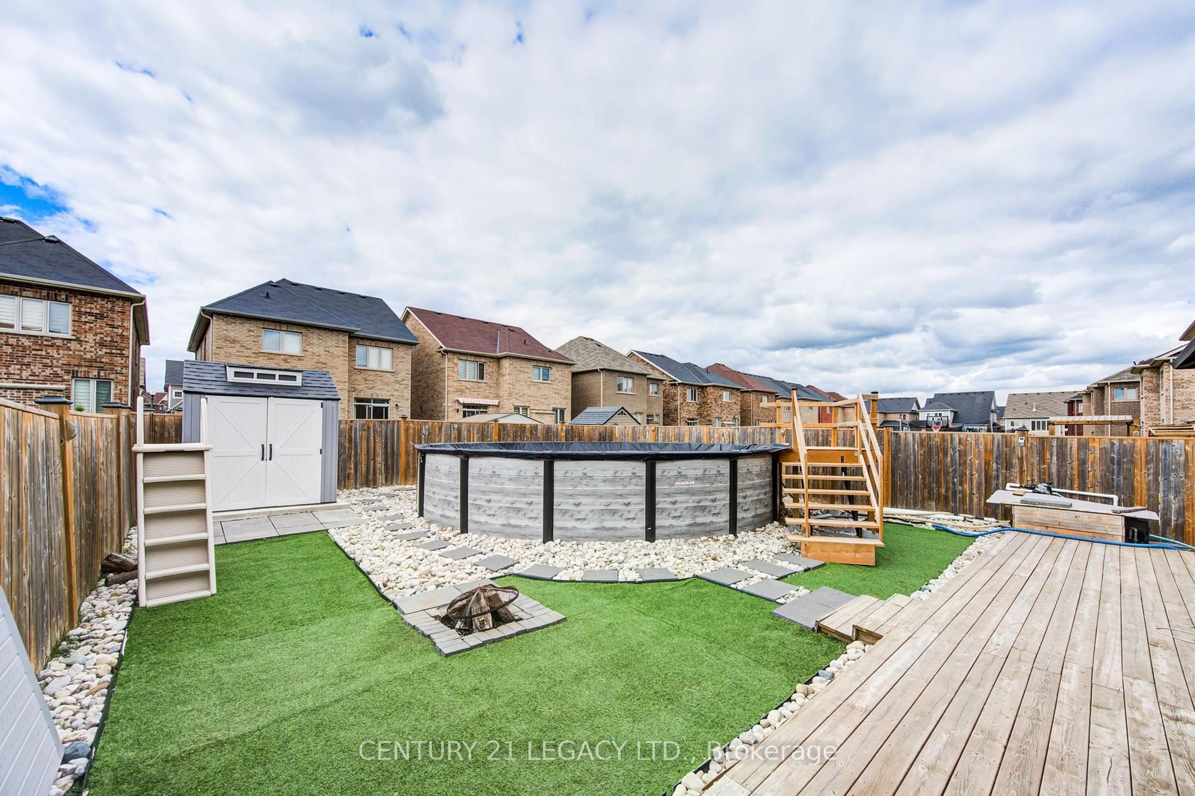 A pic from outside/outdoor area/front of a property/back of a property/a pic from drone, unknown for 1065 Upper Thames Dr, Woodstock Ontario N4T 0H2