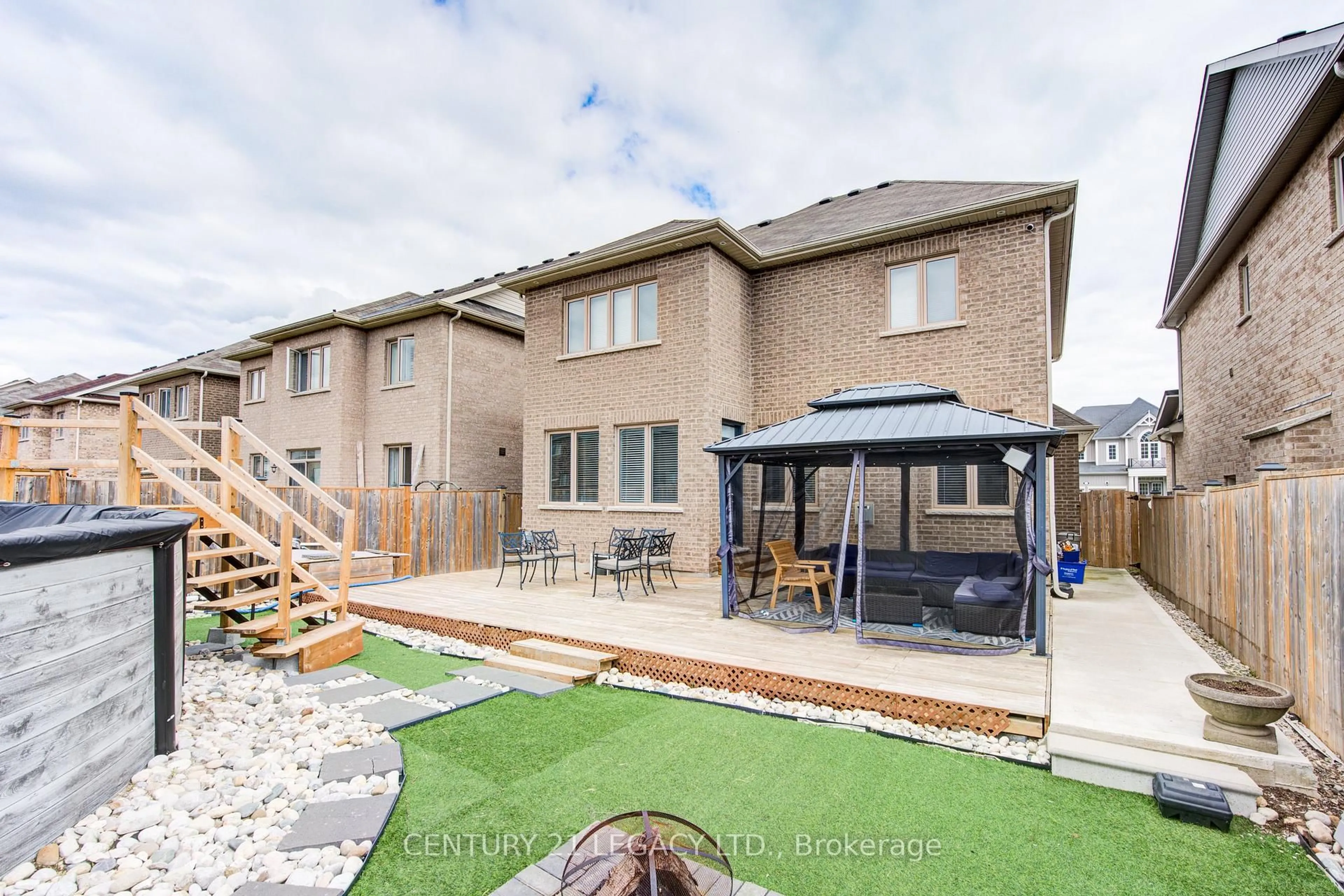 Patio, street for 1065 Upper Thames Dr, Woodstock Ontario N4T 0H2