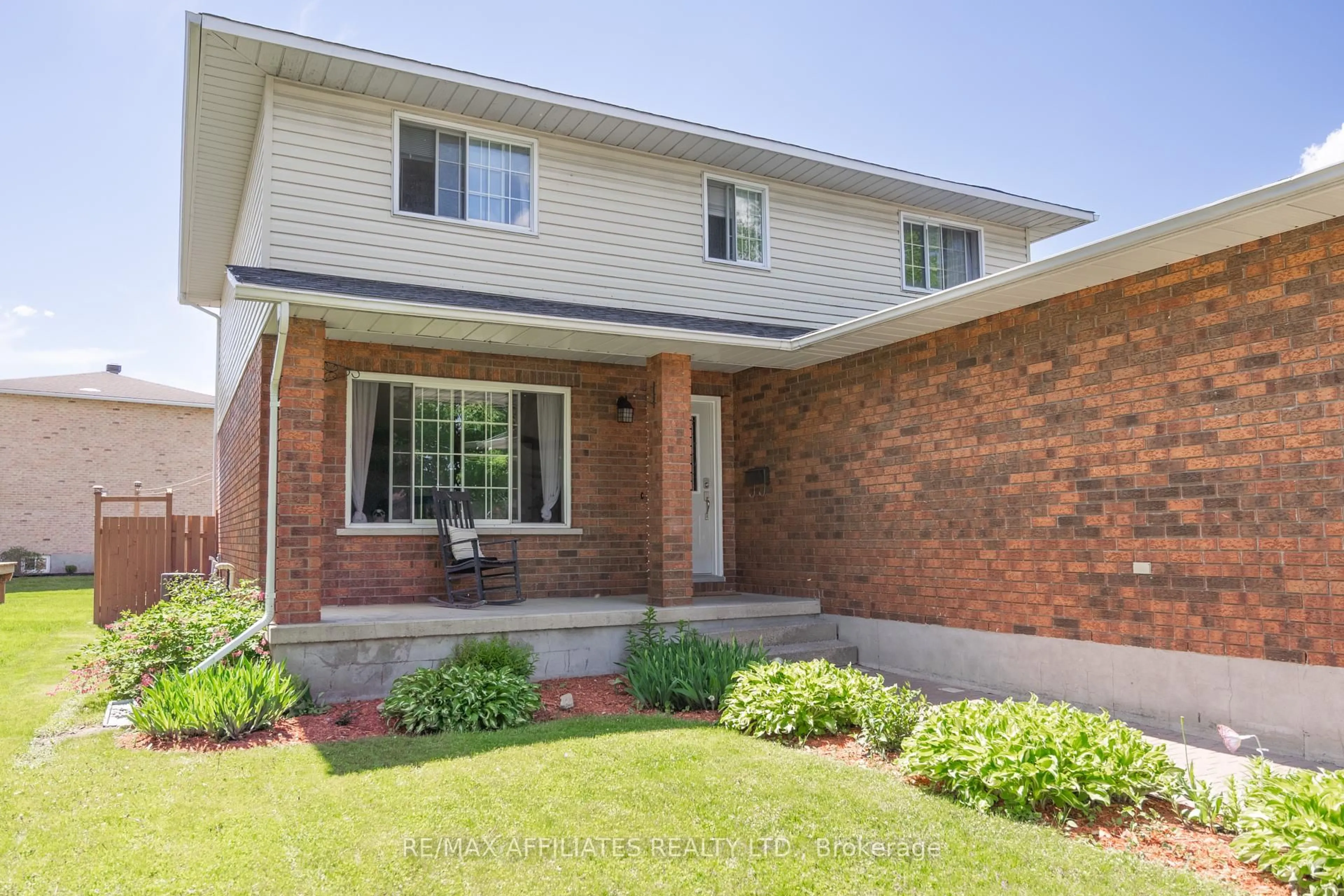 Home with brick exterior material, street for 246 Allan St, Smiths Falls Ontario K7A 5E9