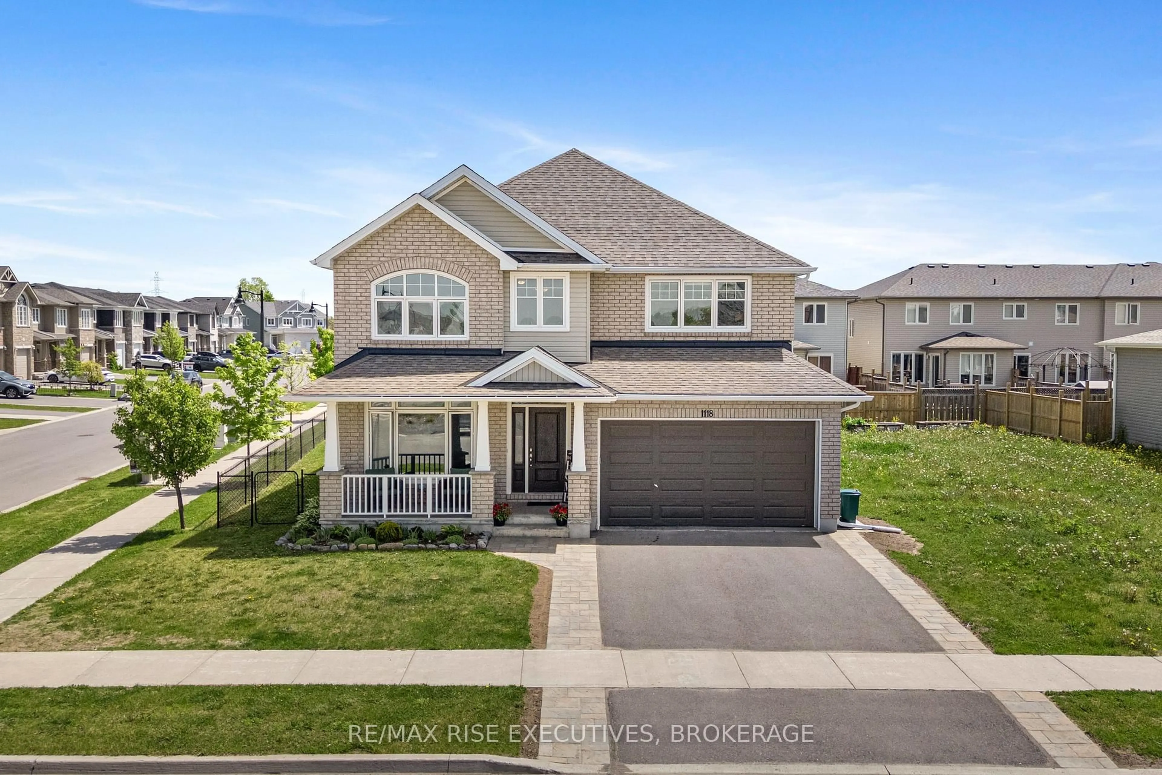 A pic from outside/outdoor area/front of a property/back of a property/a pic from drone, street for 1118 Woodhaven Dr, Kingston Ontario K7P 0R7