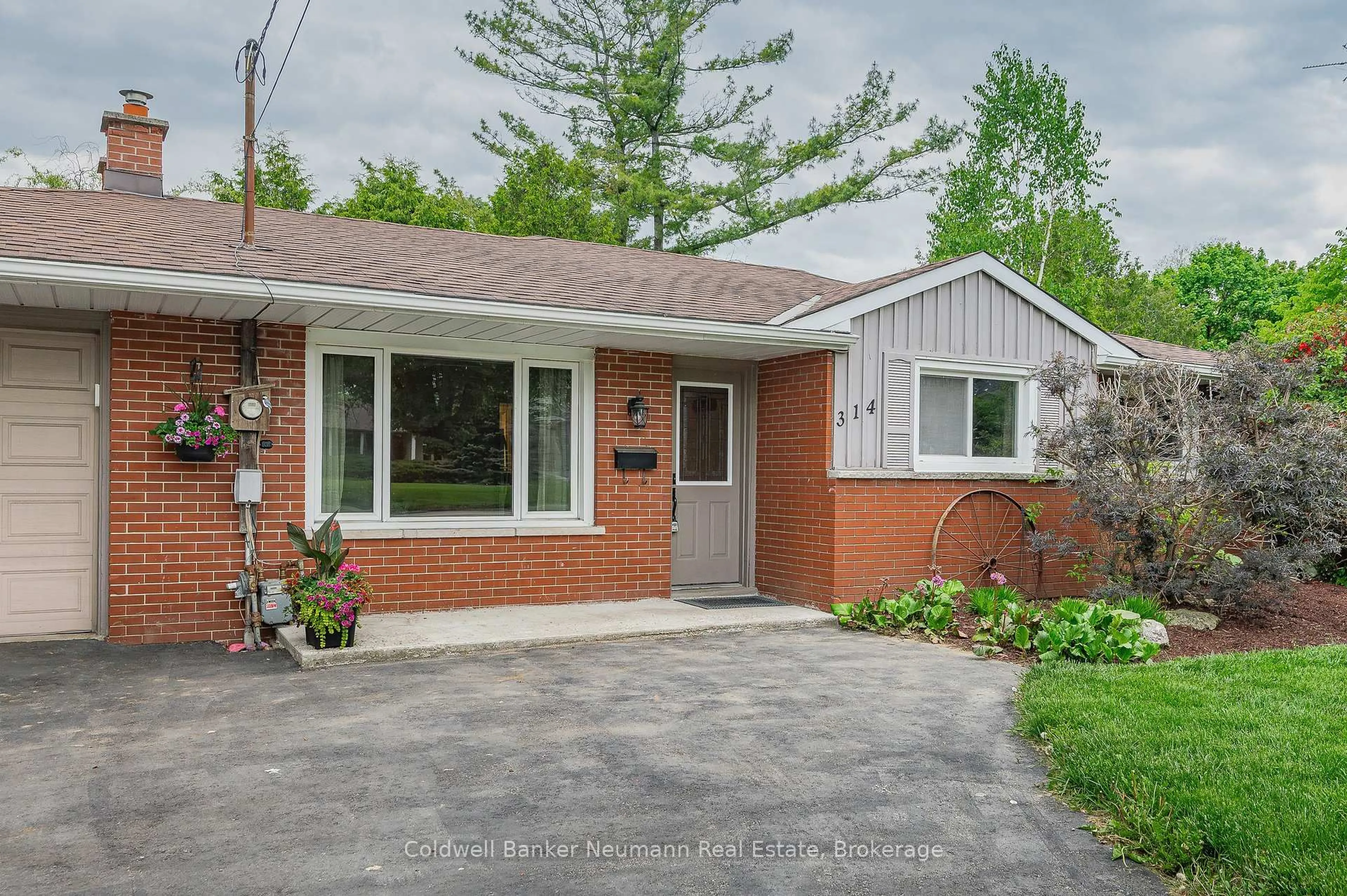 Home with brick exterior material, street for 314 Victoria Rd, Guelph Ontario N1E 5J4