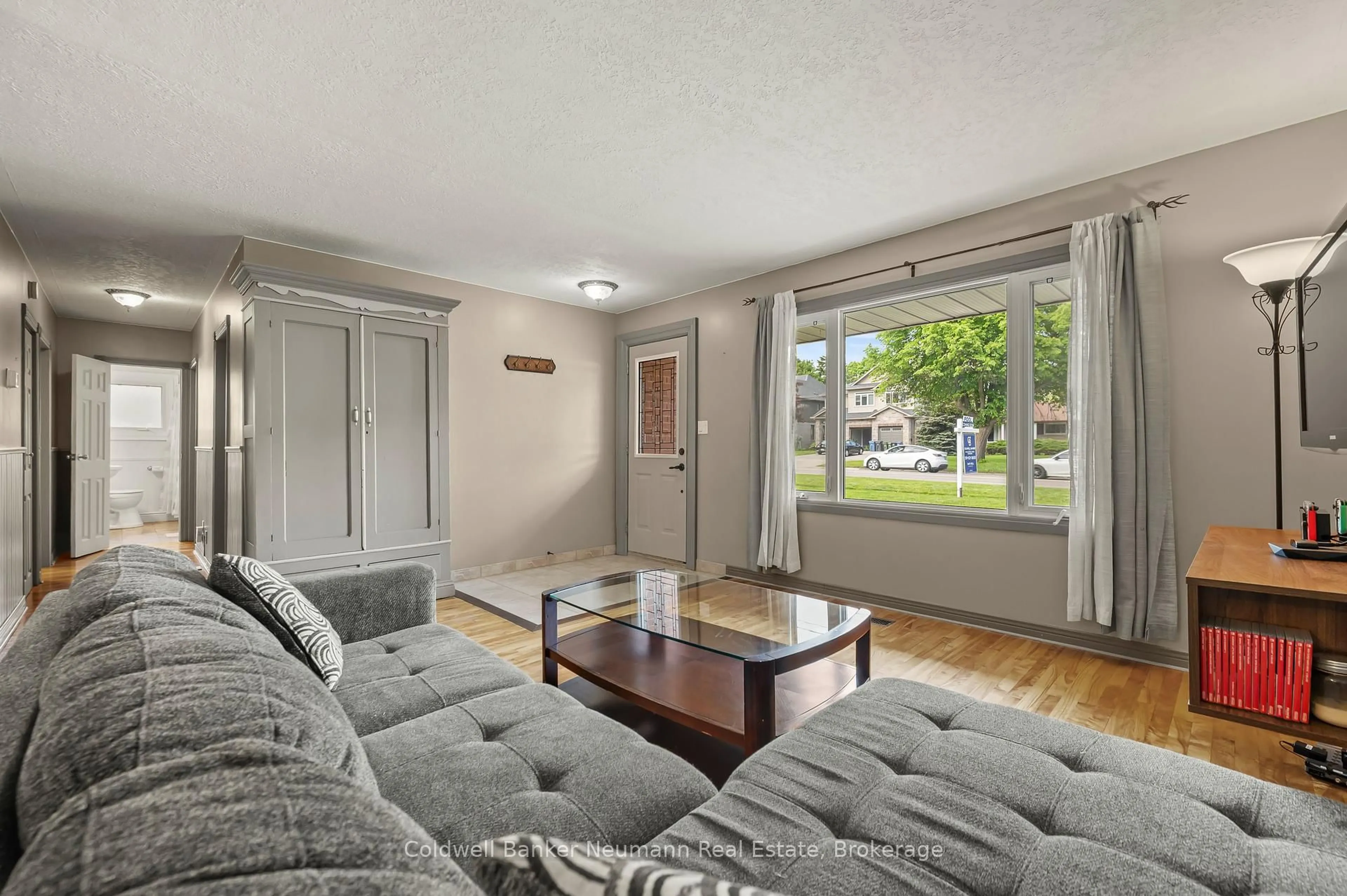 Living room with furniture, unknown for 314 Victoria Rd, Guelph Ontario N1E 5J4
