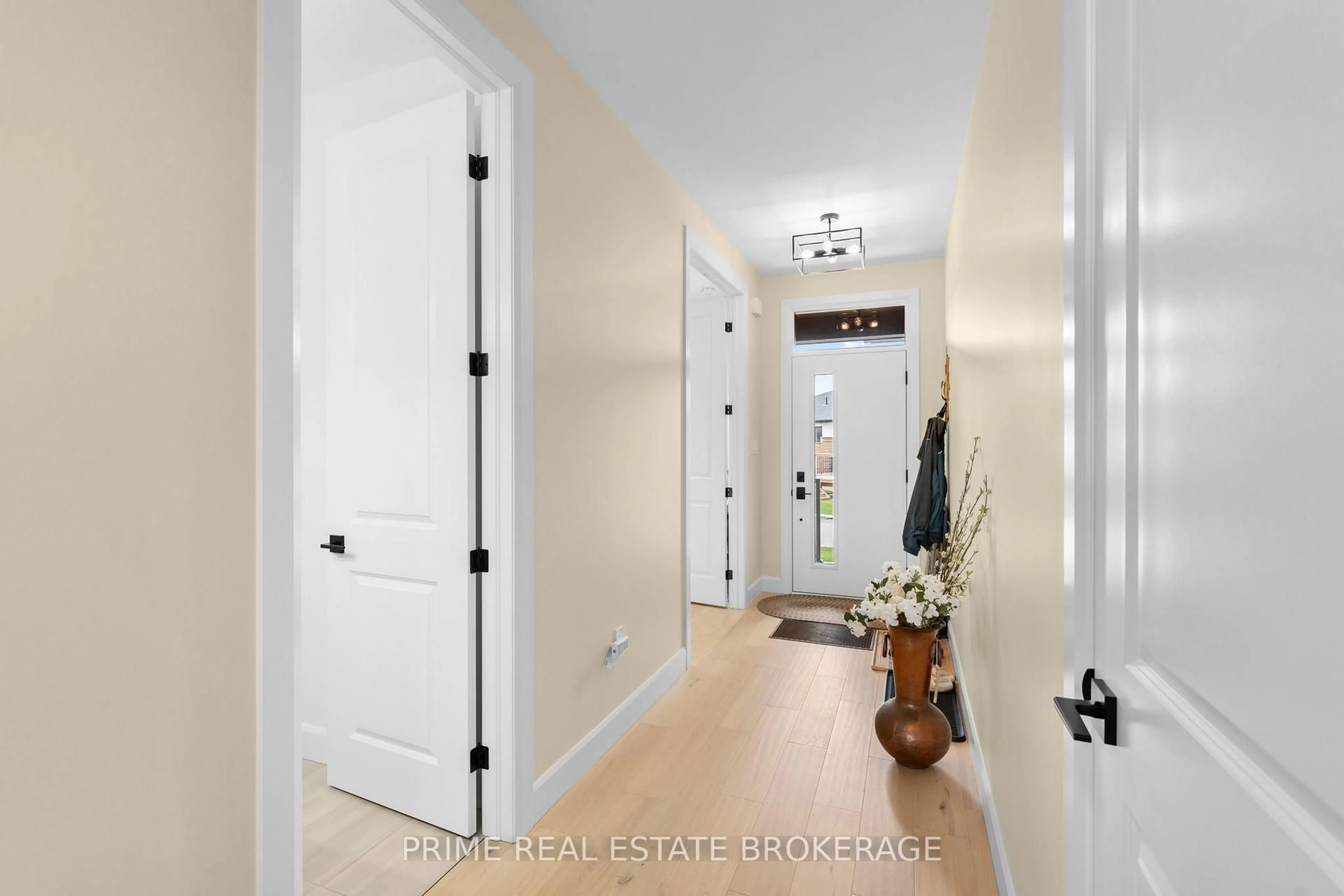 Indoor entryway for 106 Coastal Cres #3, Lambton Shores Ontario N0M 1T0