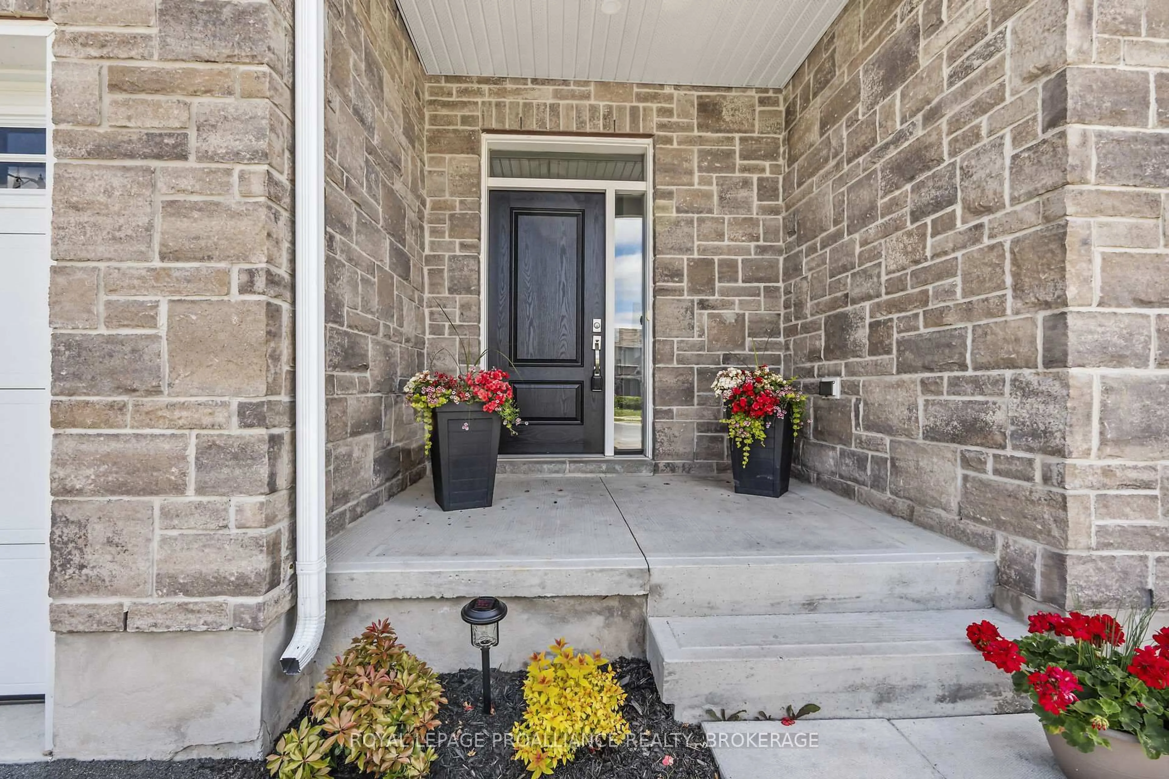 Indoor entryway for 308 Holden St, Kingston Ontario K7P 0M3
