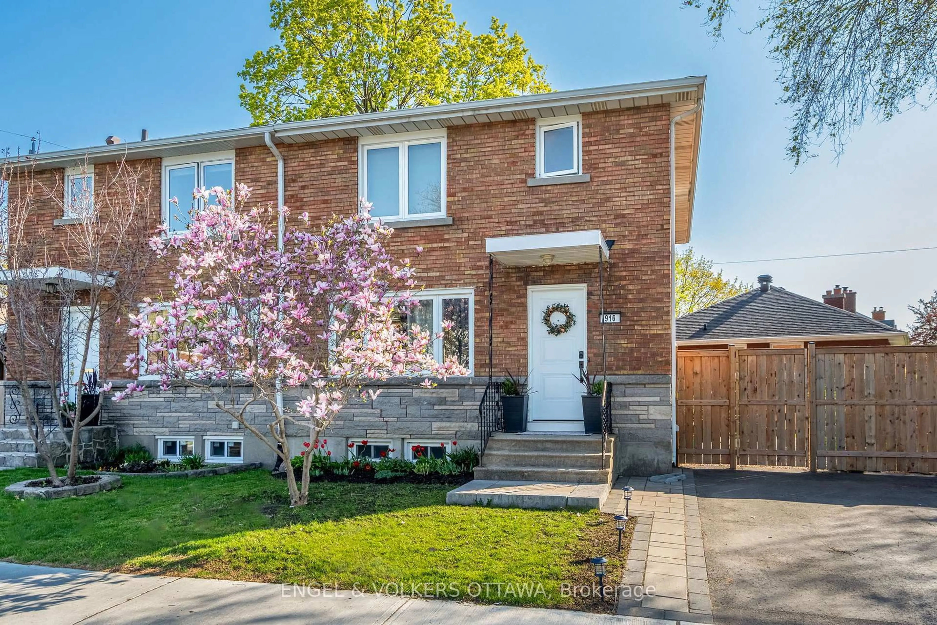 Home with brick exterior material, street for 916 Kirkwood Ave, Ottawa Ontario K1Z 5Y5