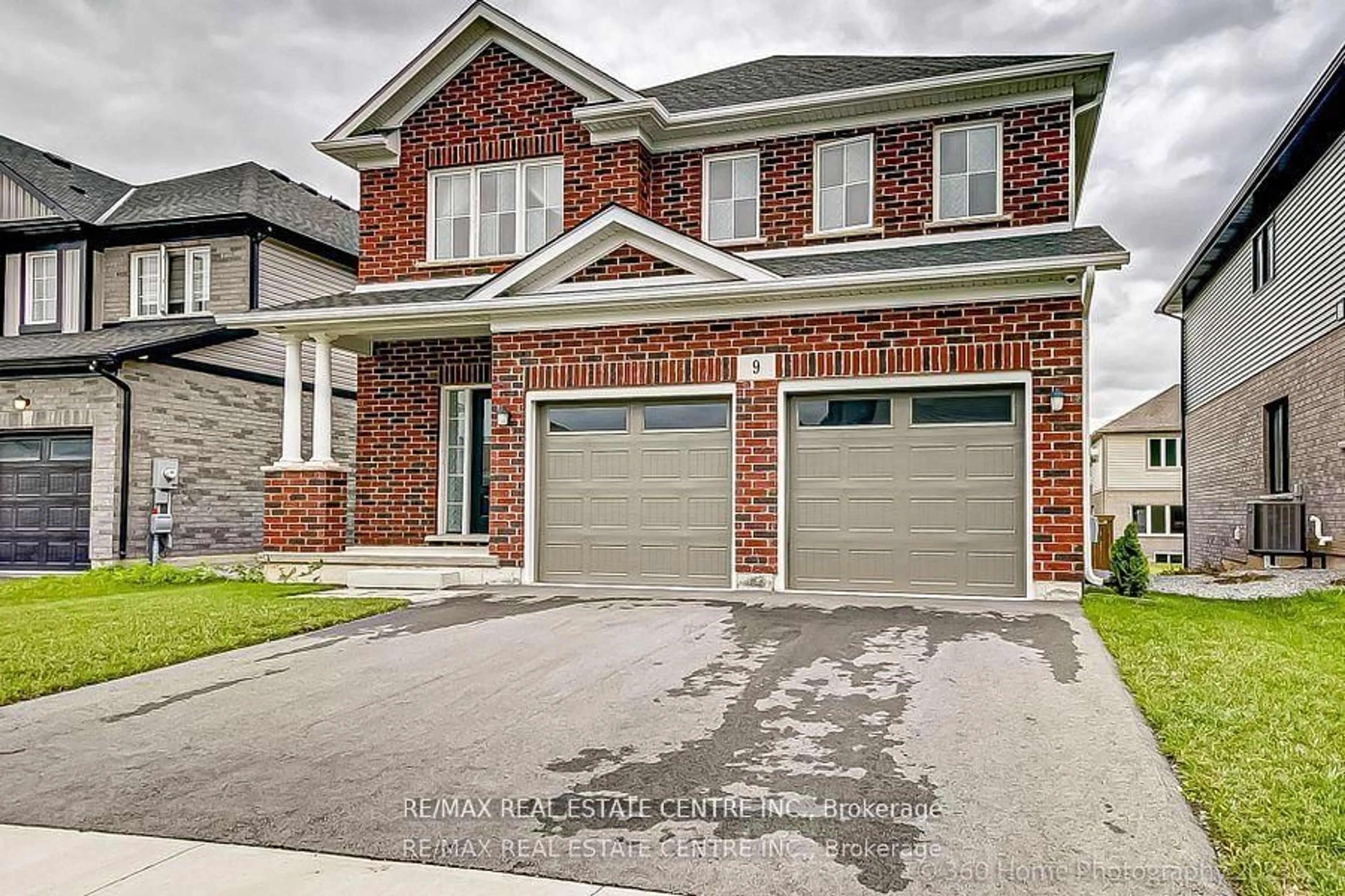 Home with brick exterior material, street for 9 Overholt Dr, Thorold Ontario L2V 0G4