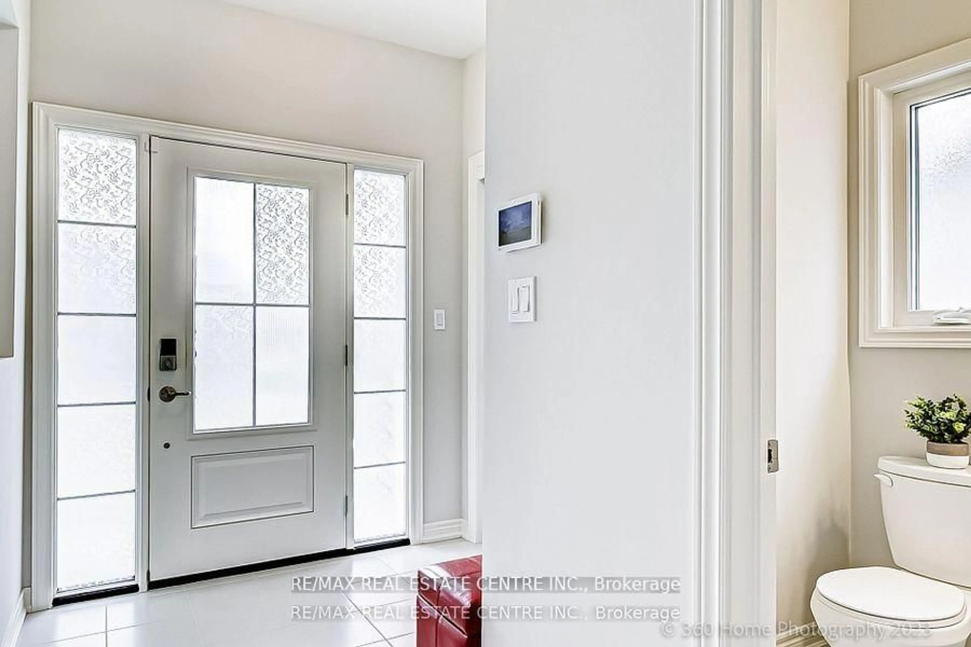 Indoor entryway for 9 Overholt Dr, Thorold Ontario L2V 0G4
