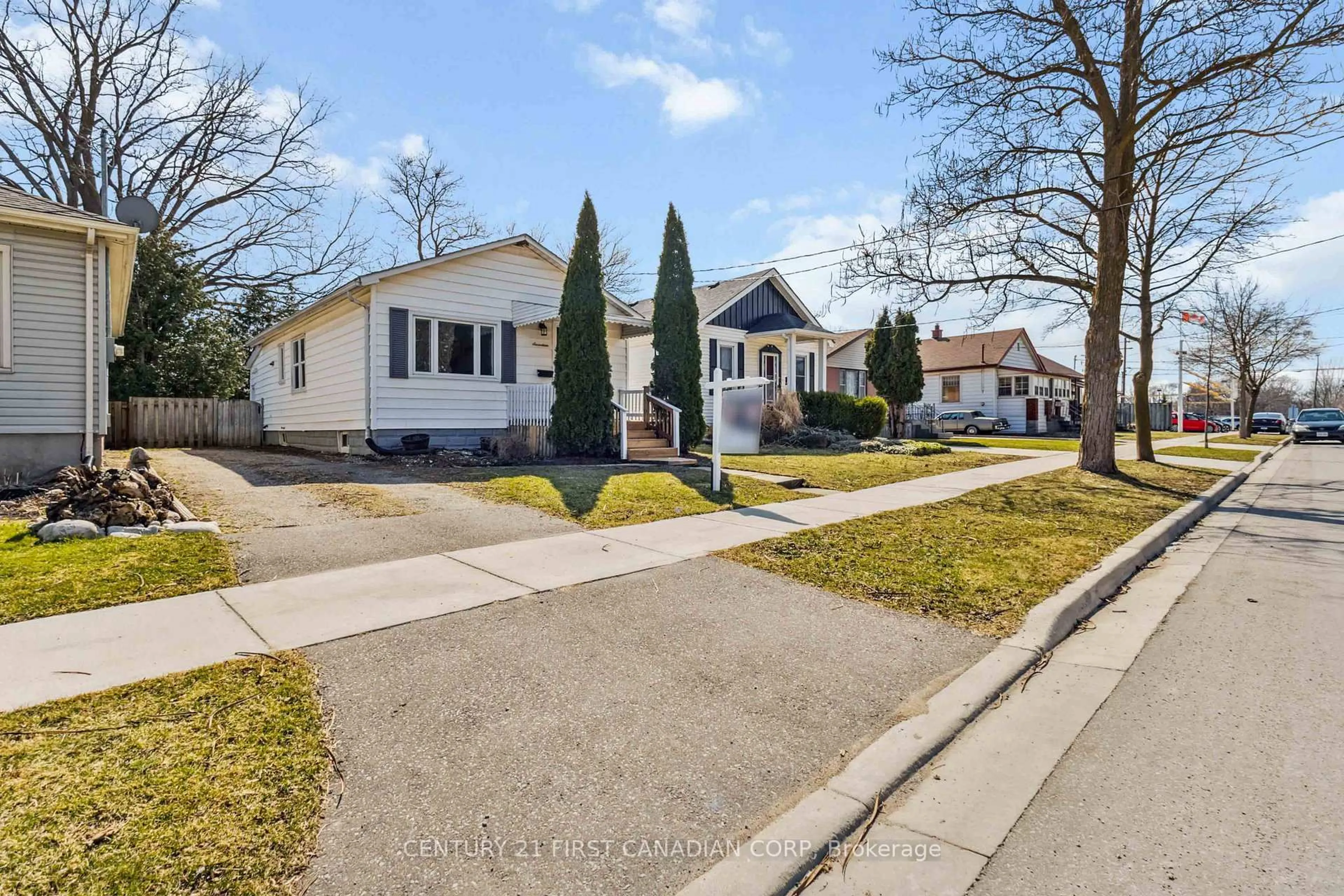 A pic from outside/outdoor area/front of a property/back of a property/a pic from drone, street for 17 Highway Ave, London South Ontario N6C 2K4