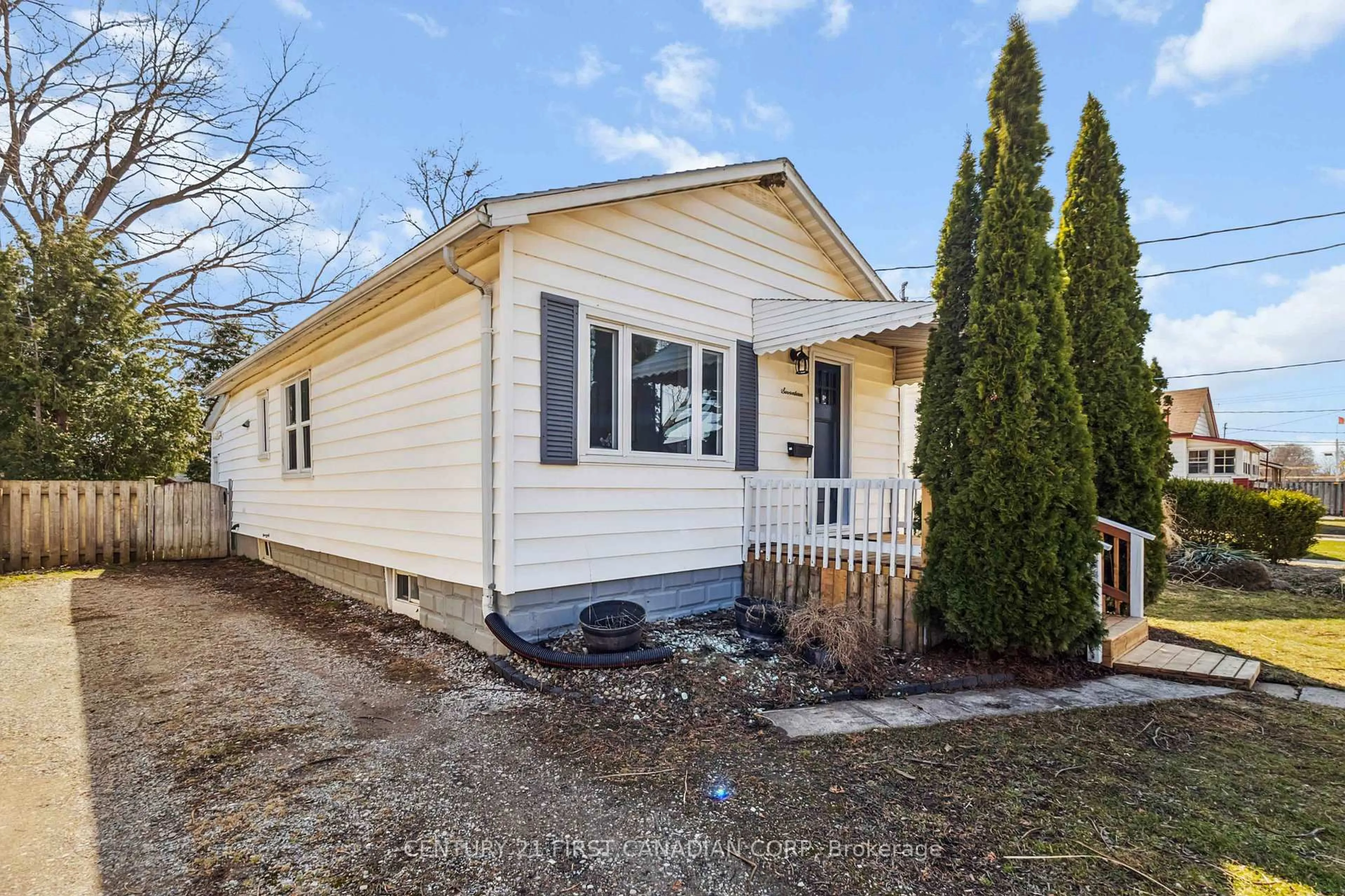 Home with vinyl exterior material, street for 17 Highway Ave, London South Ontario N6C 2K4