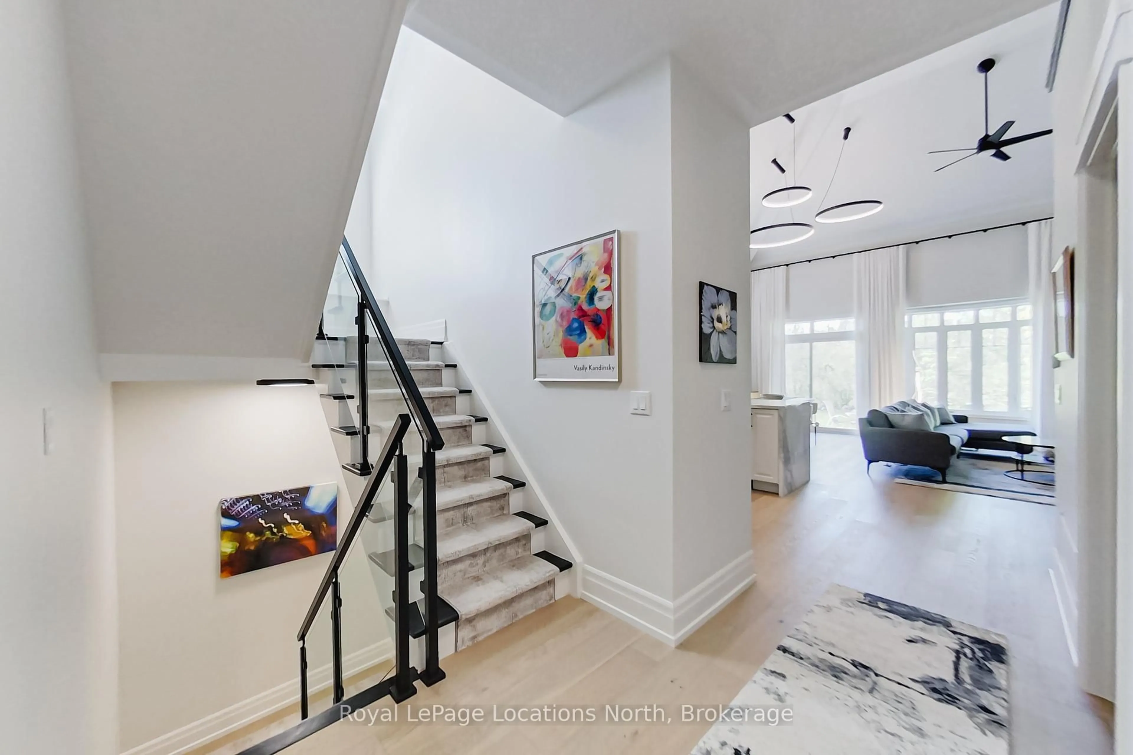 Indoor entryway for 128 Rankin's Cres, Blue Mountains Ontario N0H 2P0