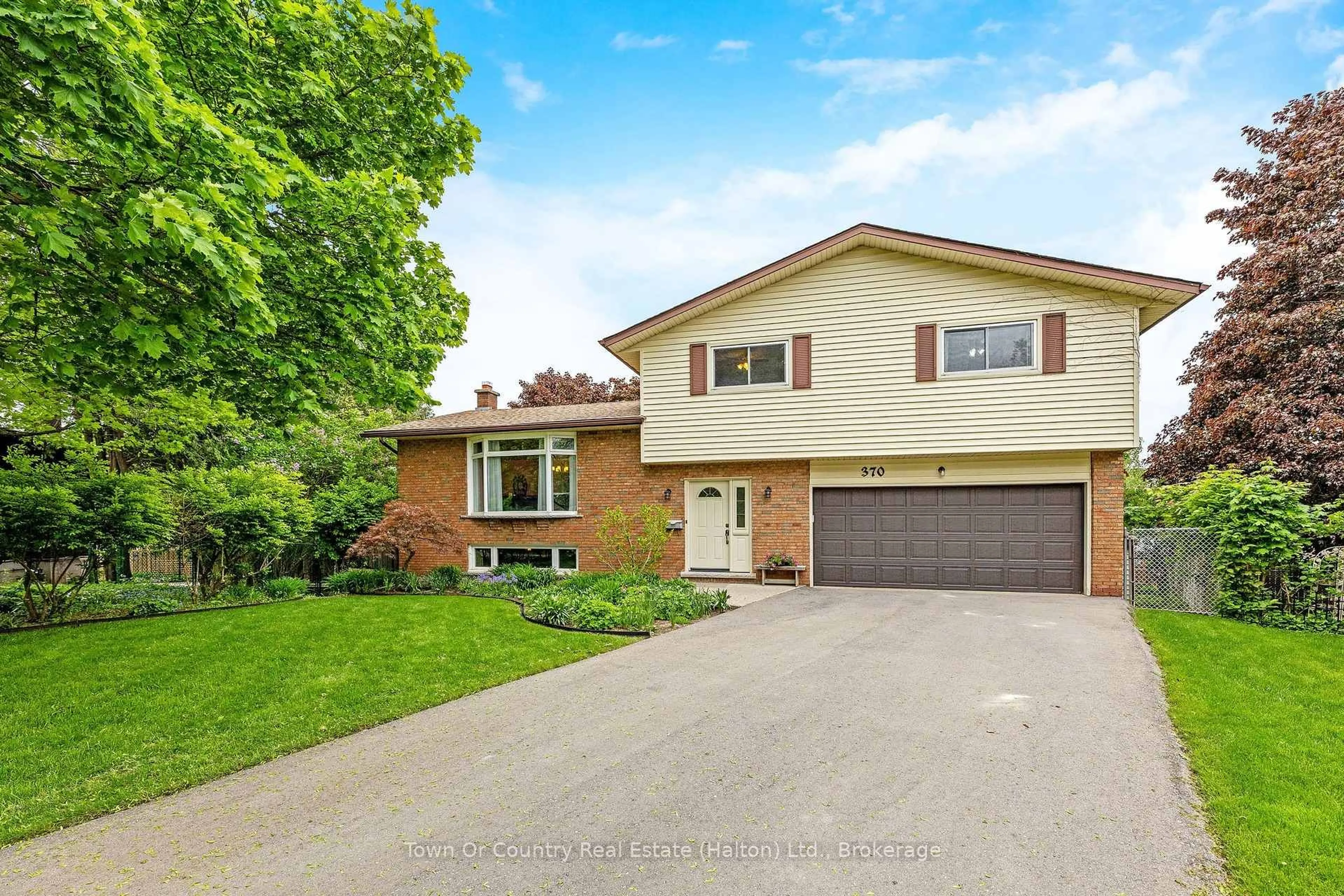 Home with brick exterior material, street for 370 Roselawn Pl, Waterloo Ontario N2L 5P1