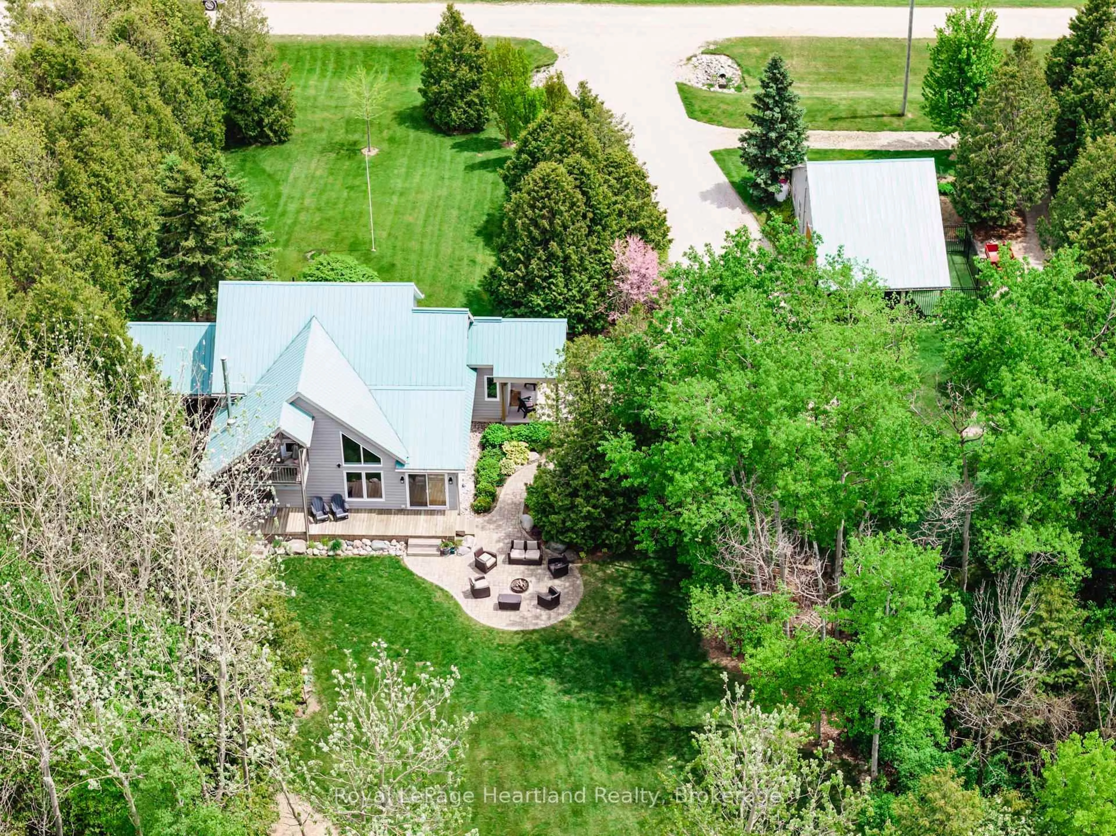 A pic from outside/outdoor area/front of a property/back of a property/a pic from drone, unknown for 84539 RIDGE Dr, Ashfield-Colborne-Wawanosh Ontario N7A 3X9