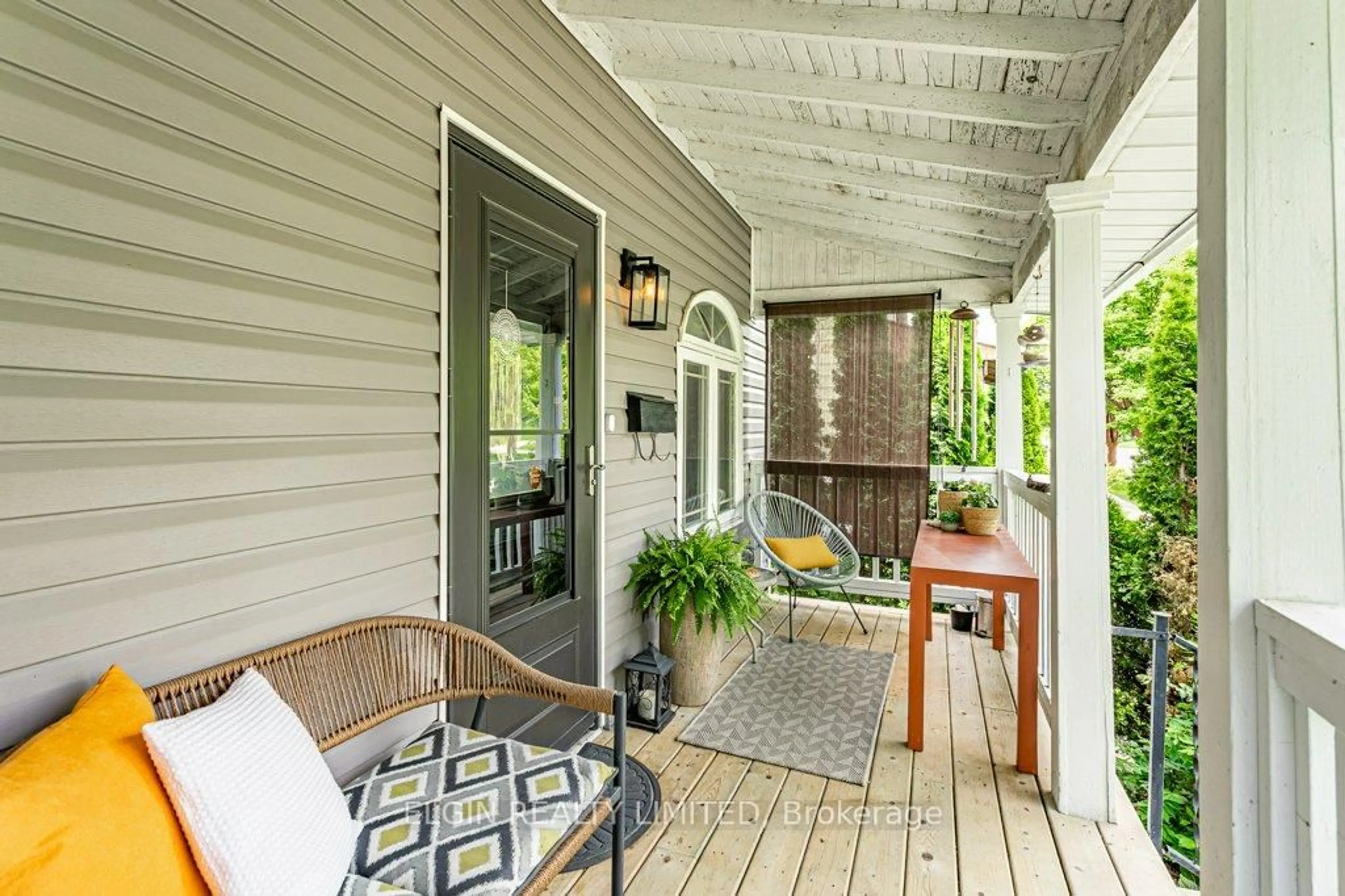 Patio, street for 81 Hemlock St, St. Thomas Ontario N5R 1X8