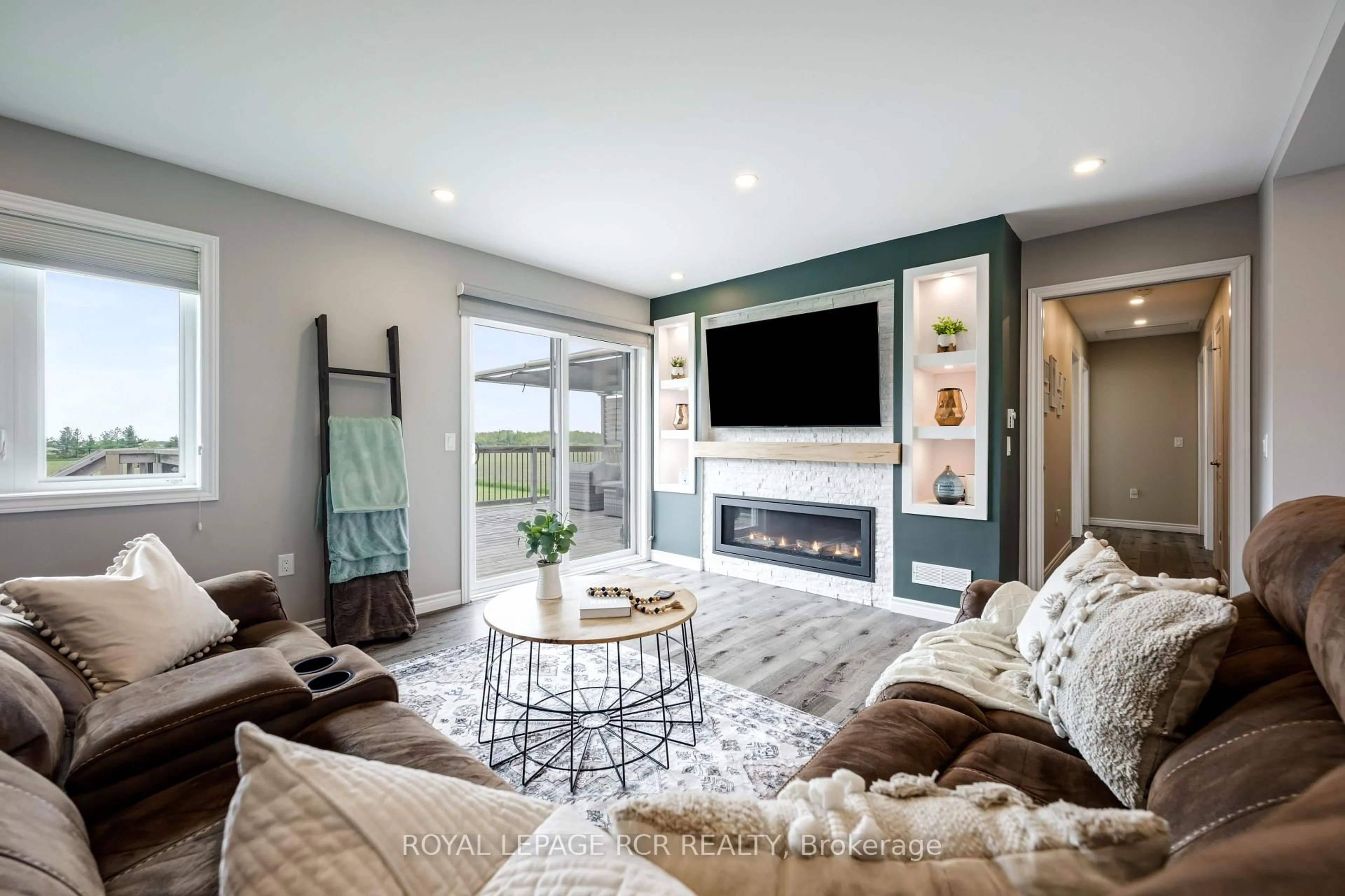 Living room with furniture, unknown for 384345 Sideroad 20, Amaranth Ontario L9W 3Z2